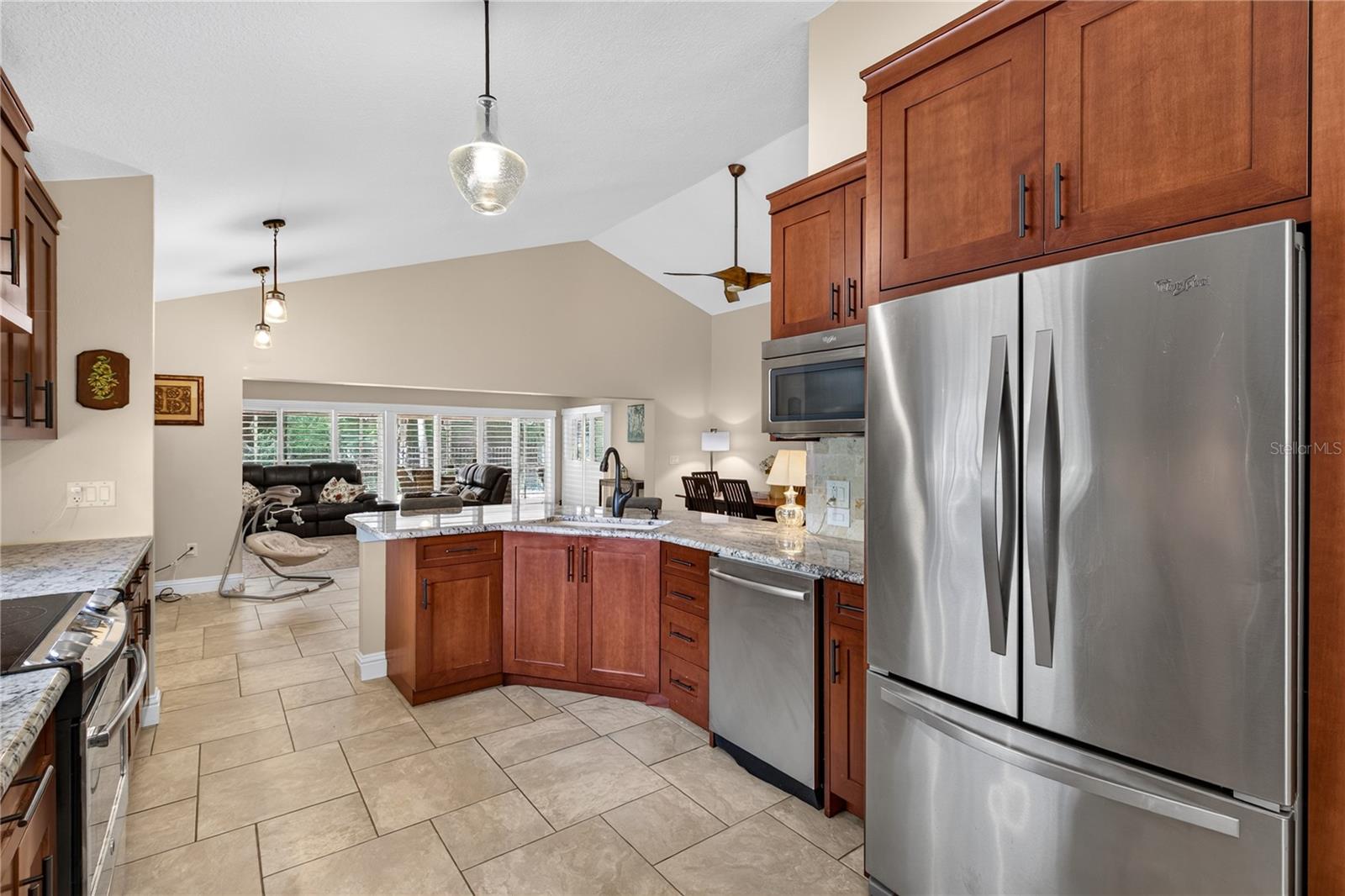 16720 Beauclaire Ct, Tavares, FL 32778