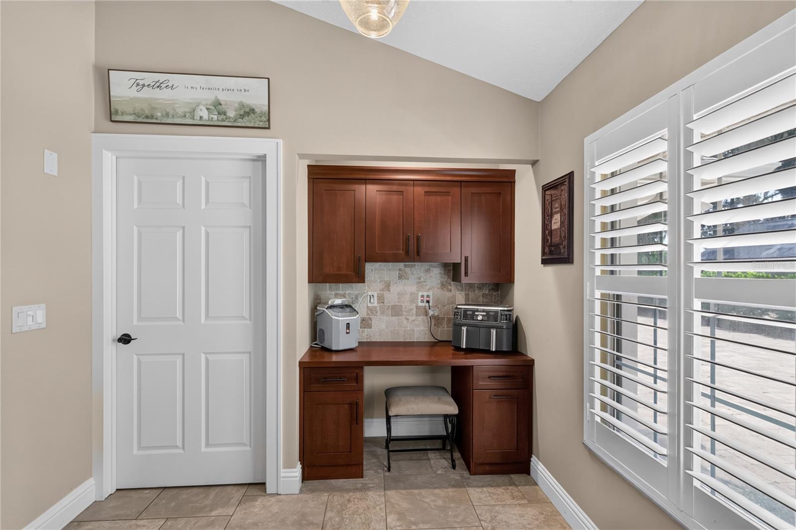 16720 Beauclaire Ct, Tavares, FL 32778