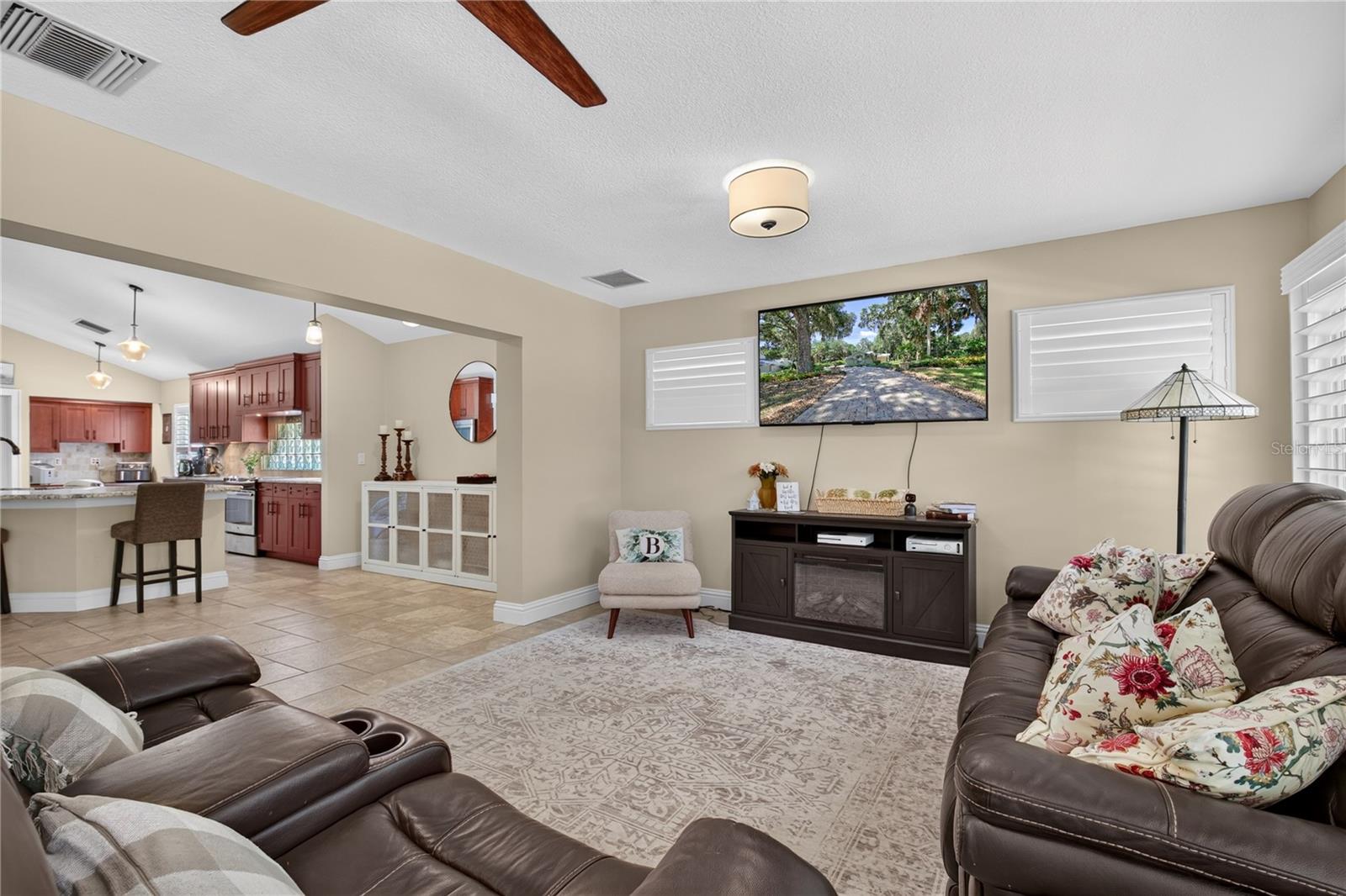 16720 Beauclaire Ct, Tavares, FL 32778