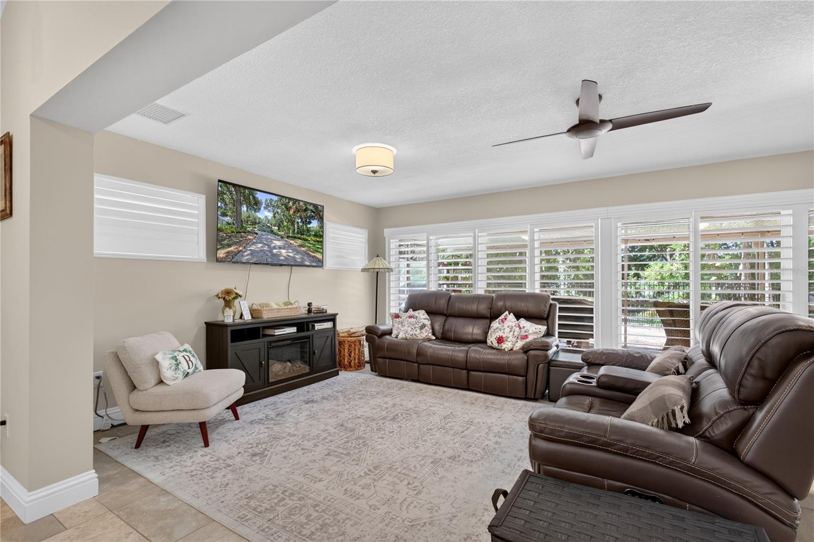 16720 Beauclaire Ct, Tavares, FL 32778