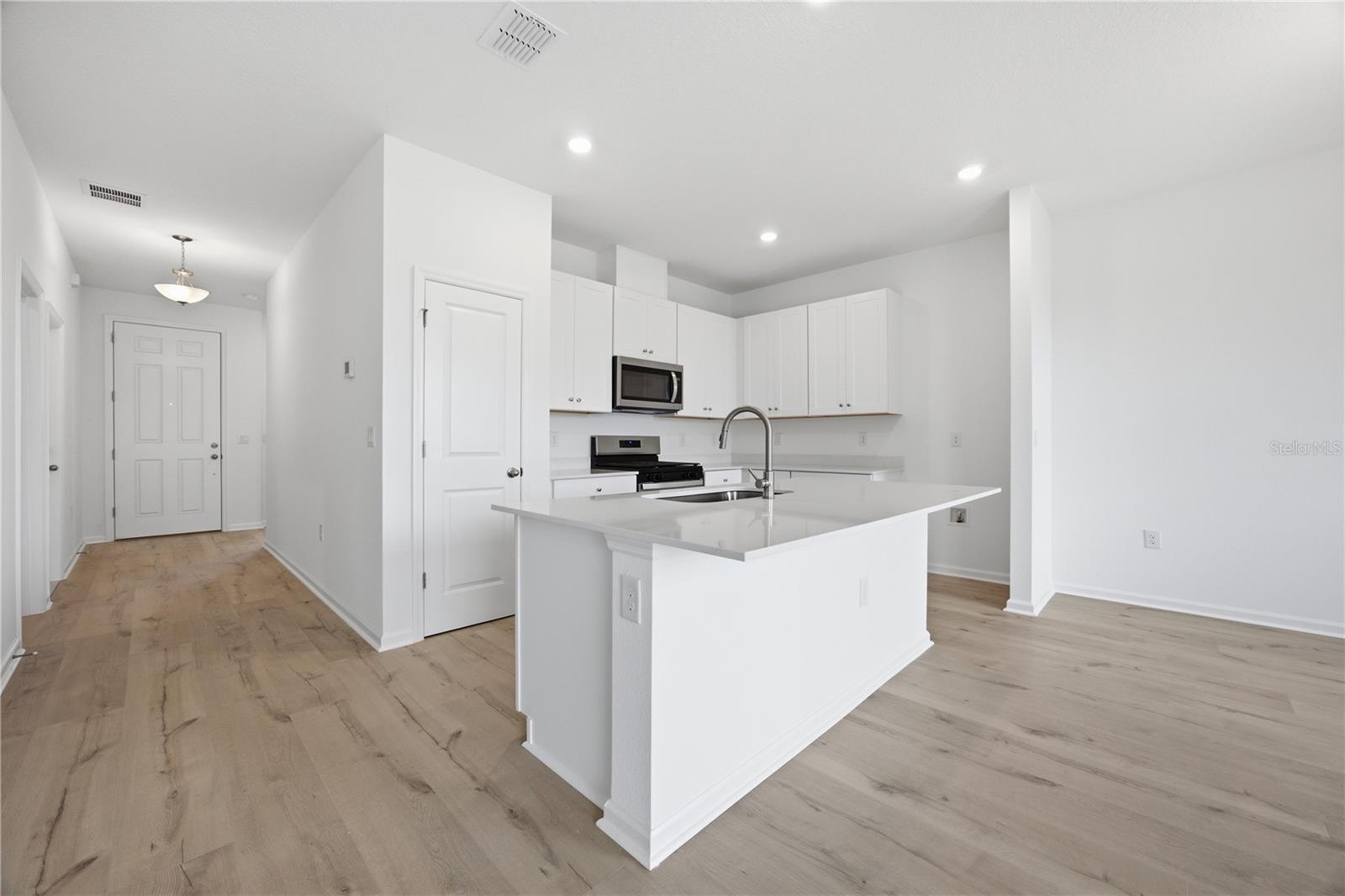 6205 Sanders Grove, Okahumpka, FL 34762
