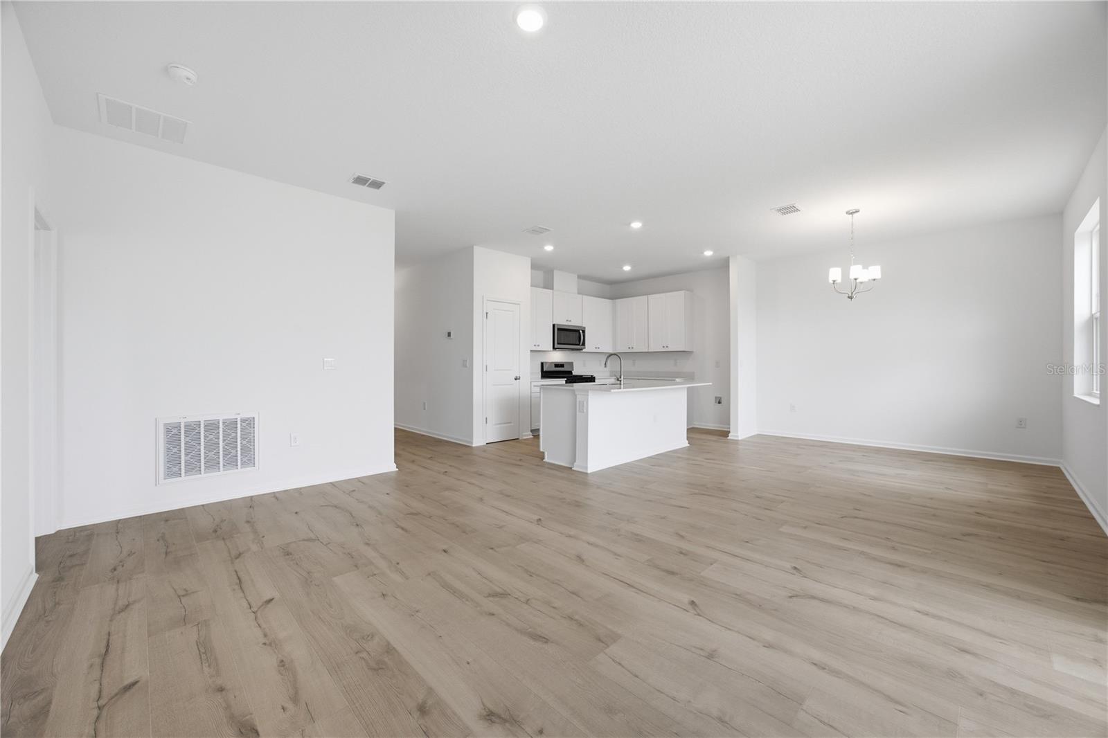 6205 Sanders Grove, Okahumpka, FL 34762