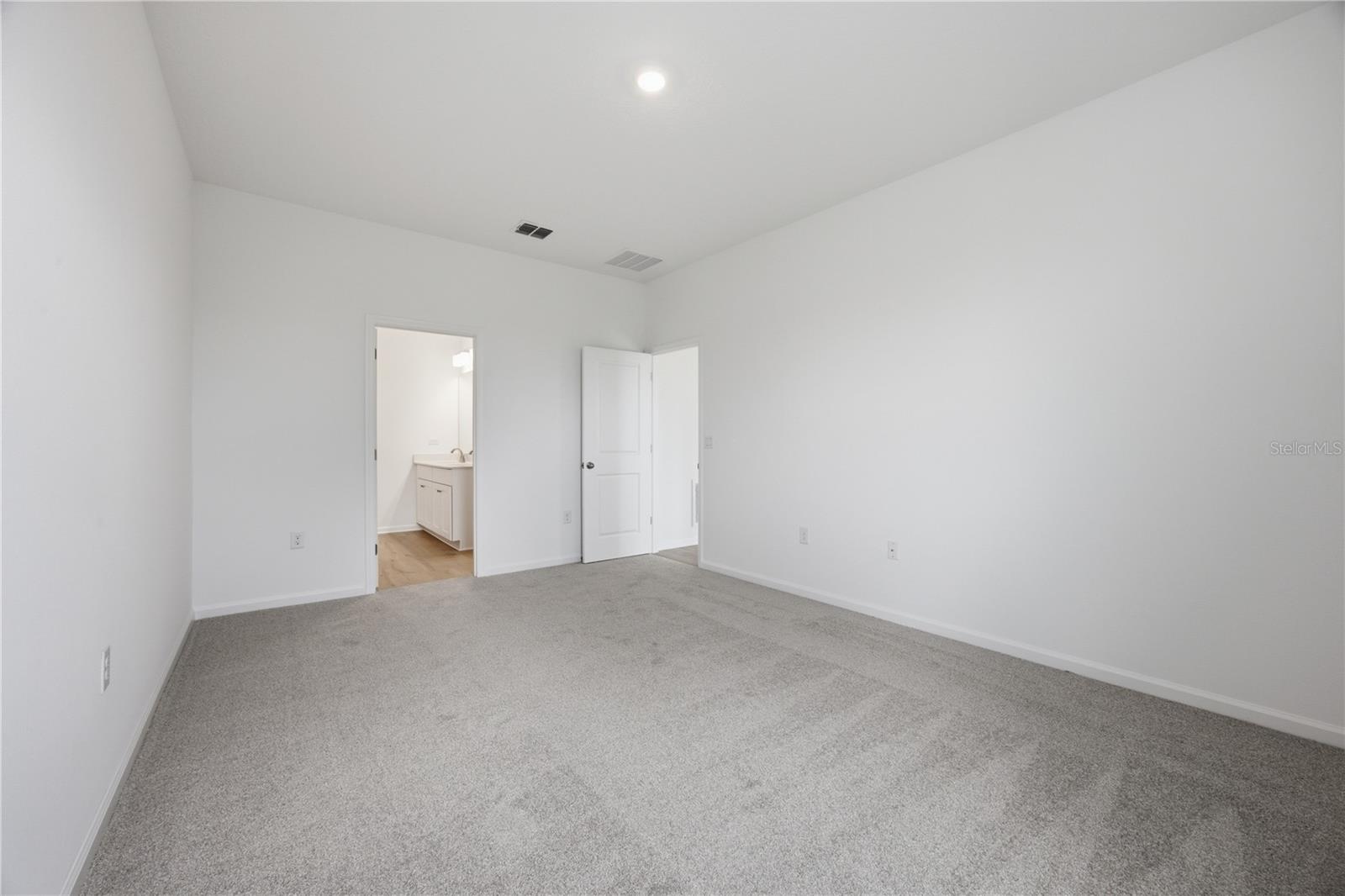 6205 Sanders Grove, Okahumpka, FL 34762