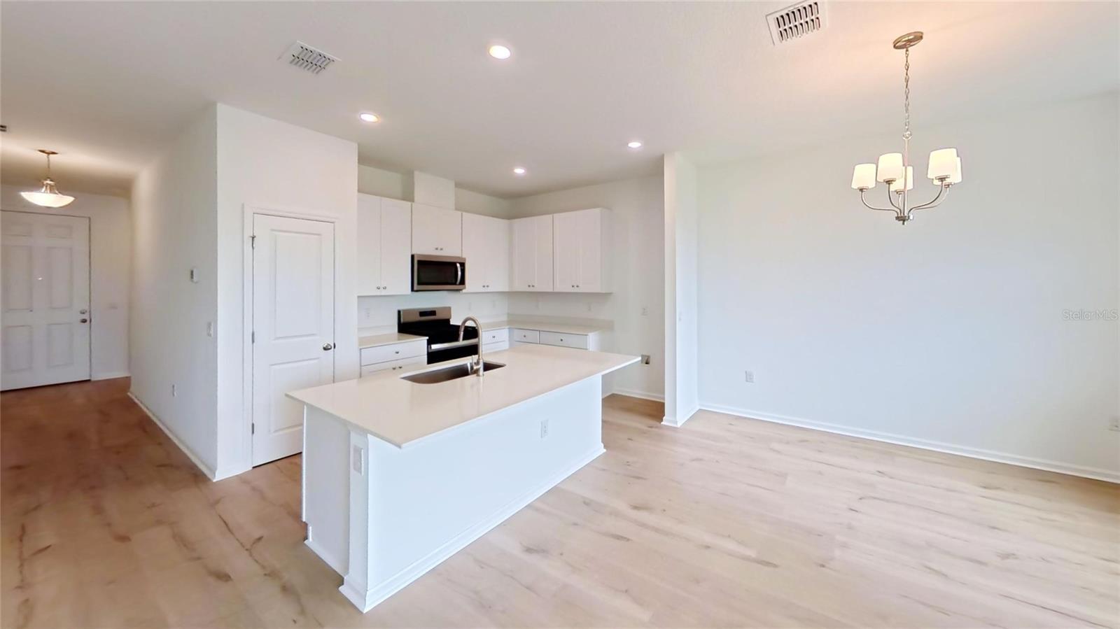 6205 Sanders Grove, Okahumpka, FL 34762