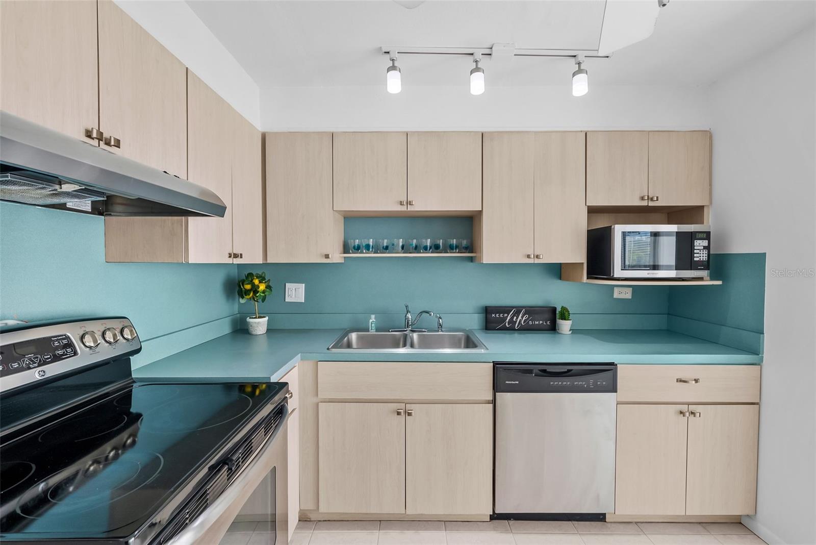 5095 Bay Unit 114, St Petersburg, FL 33703