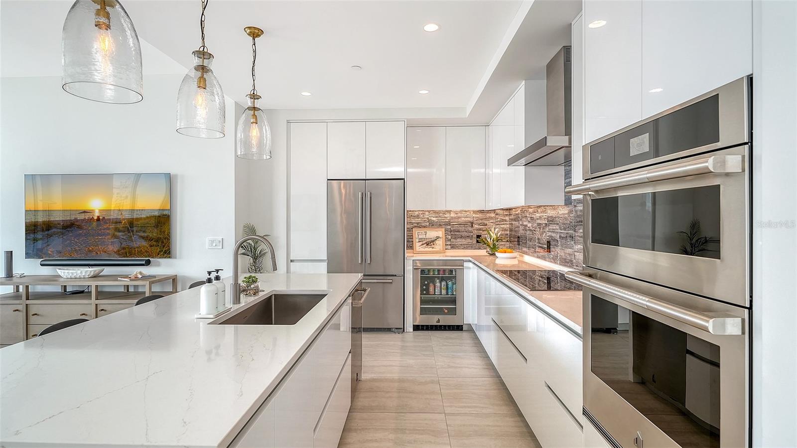 301 Quay Commons Unit 1007, Sarasota, FL 34236