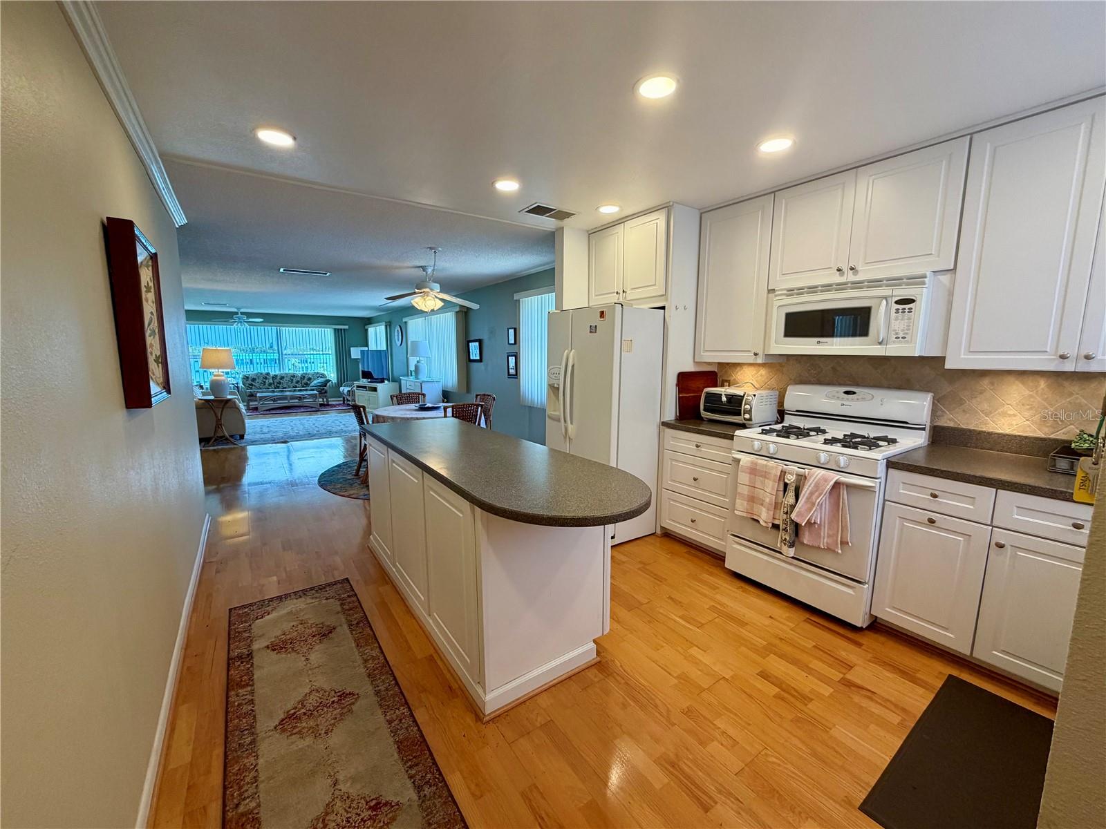 6025 Shore Unit 415, Gulfport, FL 33707