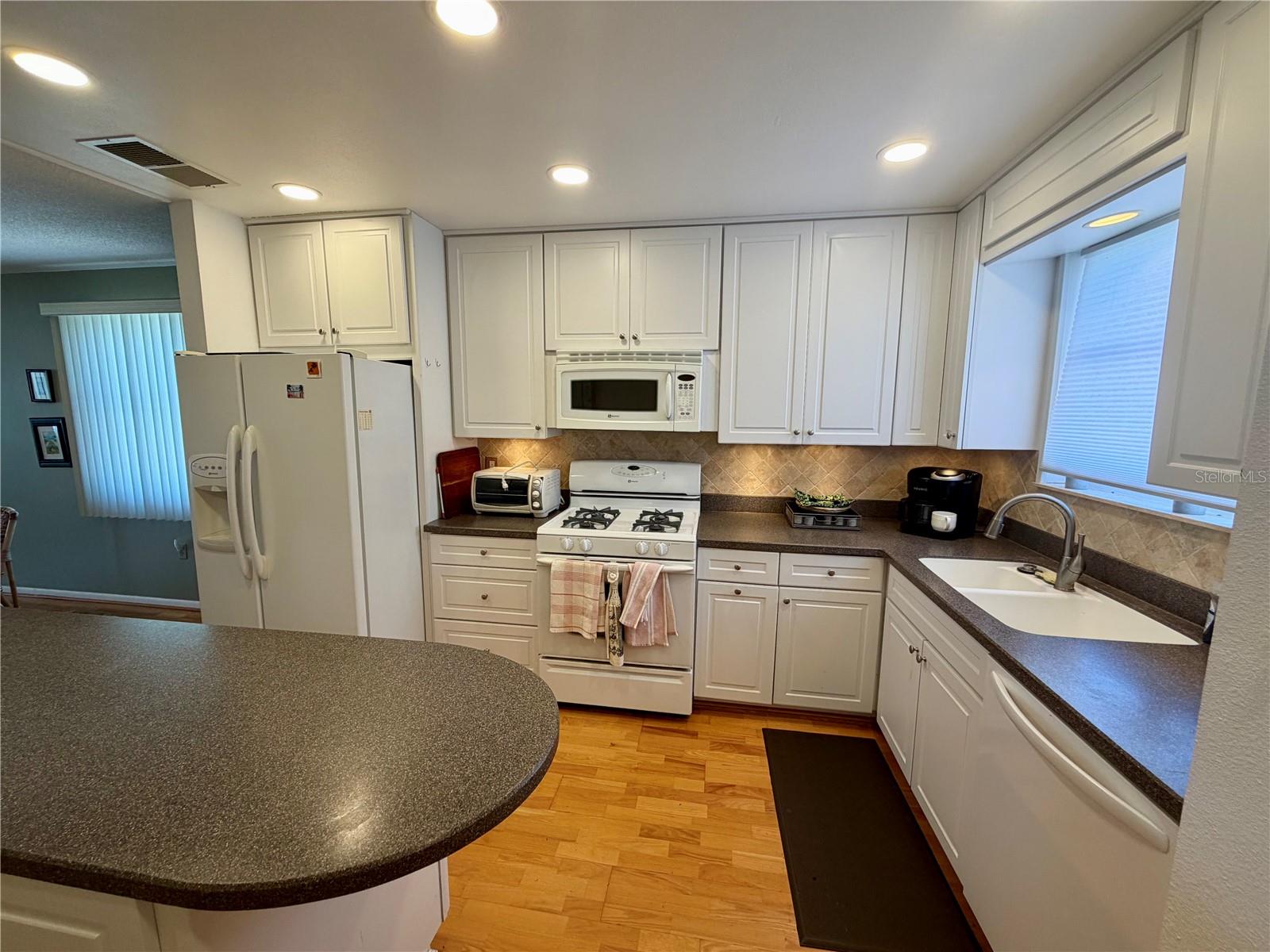 6025 Shore Unit 415, Gulfport, FL 33707