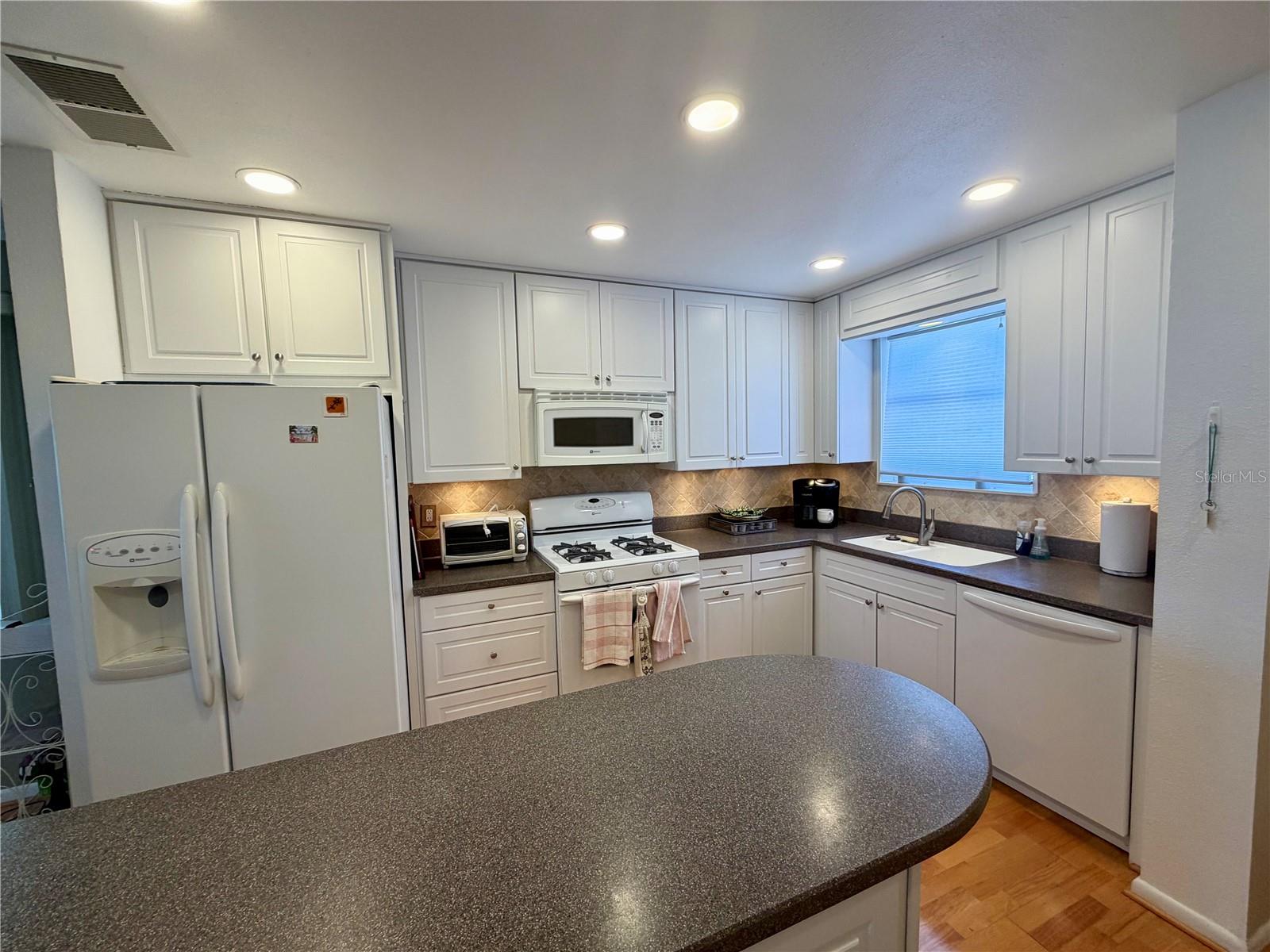 6025 Shore Unit 415, Gulfport, FL 33707