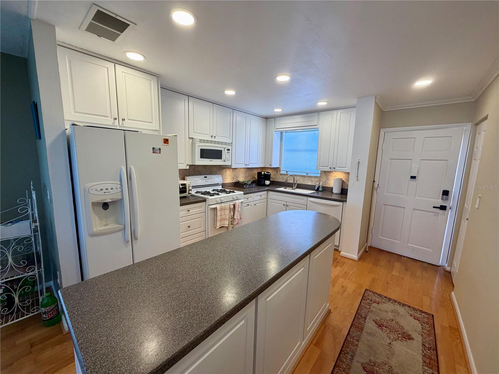 6025 Shore Unit 415, Gulfport, FL 33707