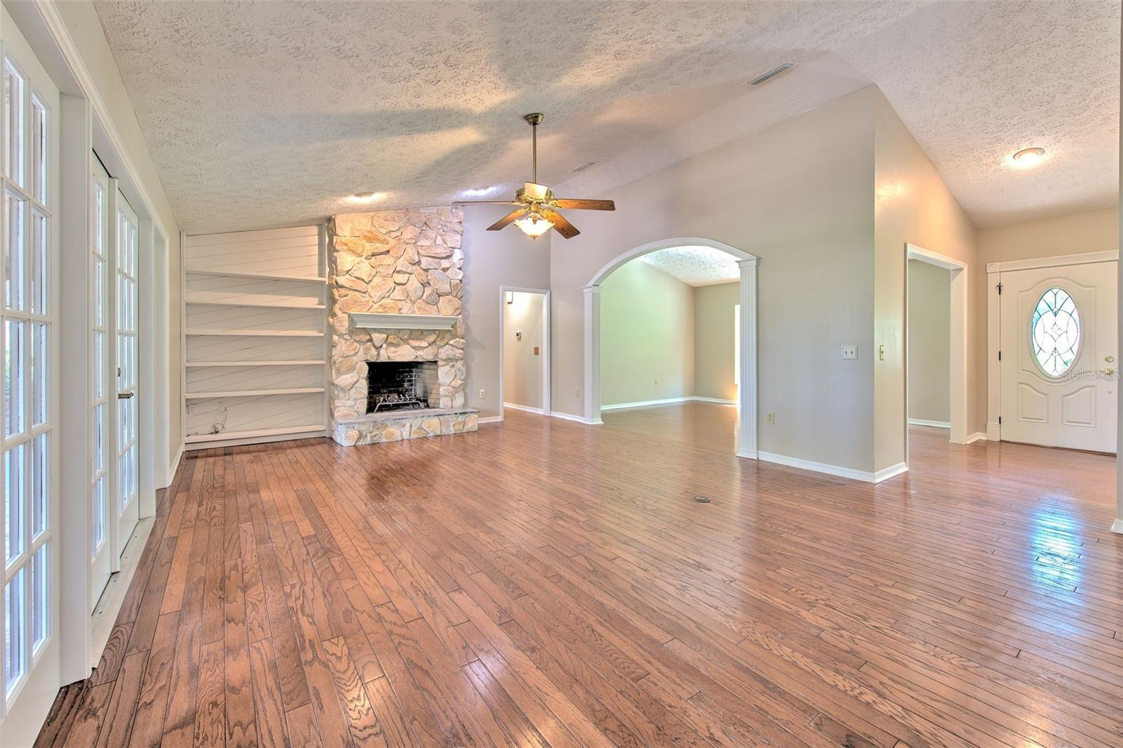 2102 Whitlock, Dover, FL 33527