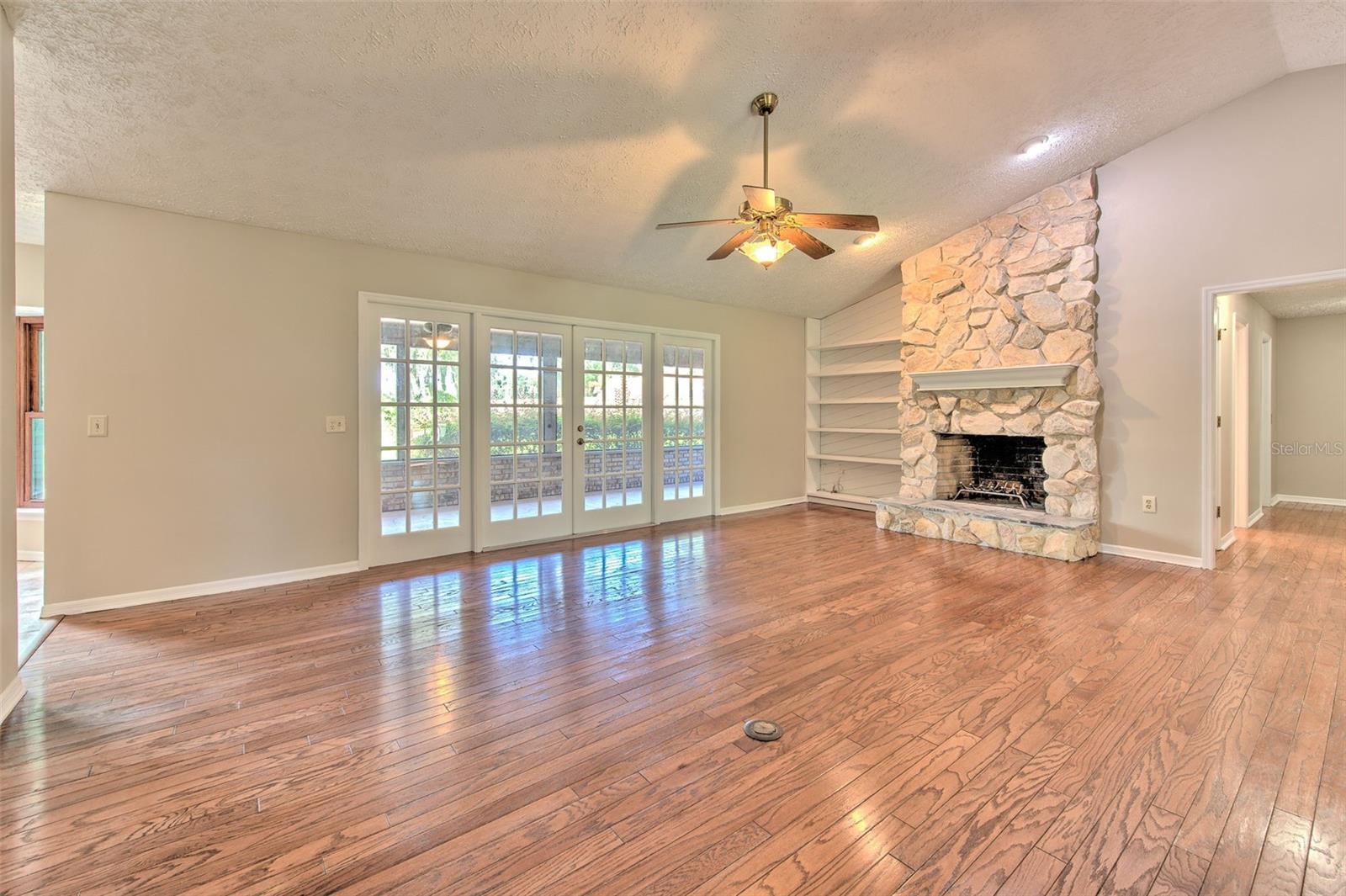 2102 Whitlock, Dover, FL 33527