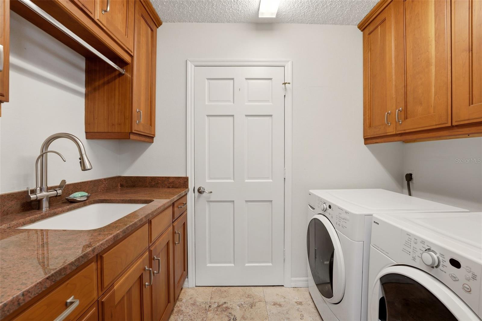 215 Carriage House Unit 215, Nokomis, FL 34275