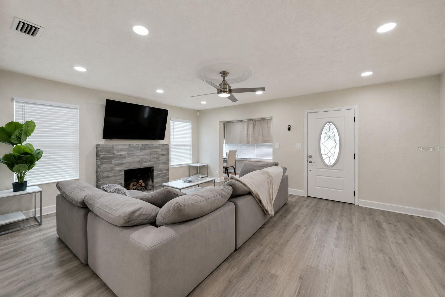 2219 16th, St Petersburg, FL 33704