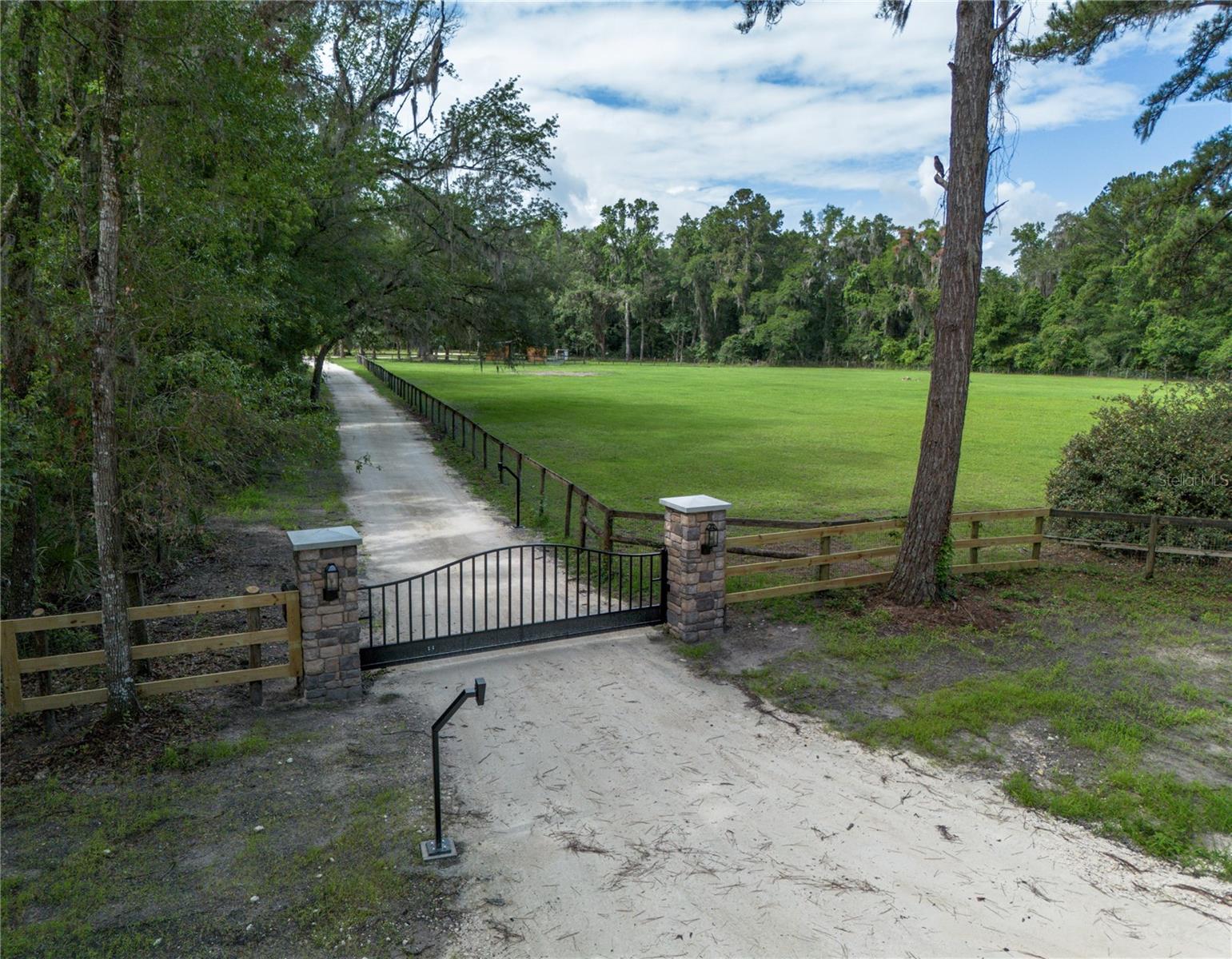 14810 185, Williston, FL 32696