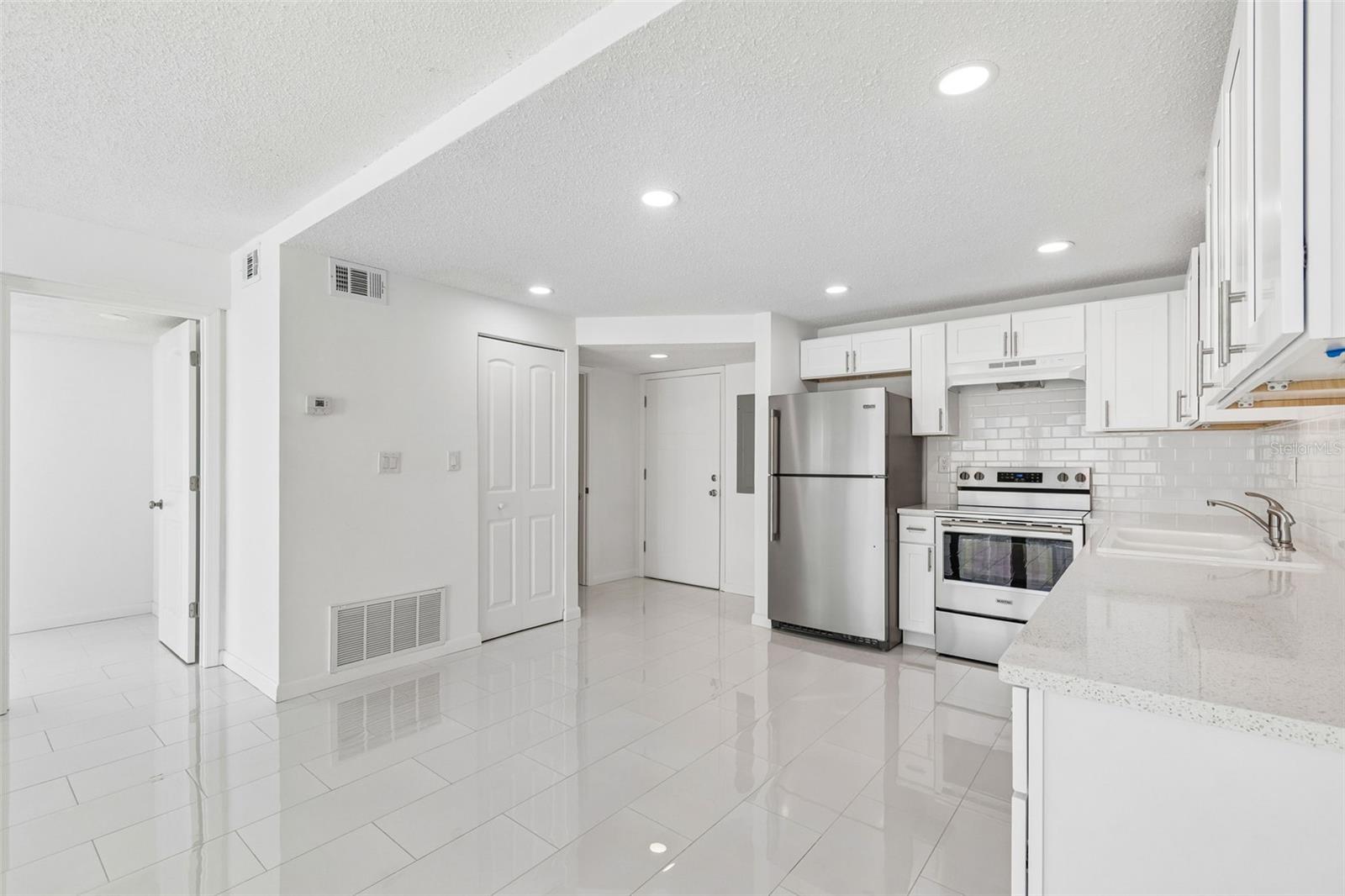 450 Treasure Island Unit 106, Treasure Island, FL 33706
