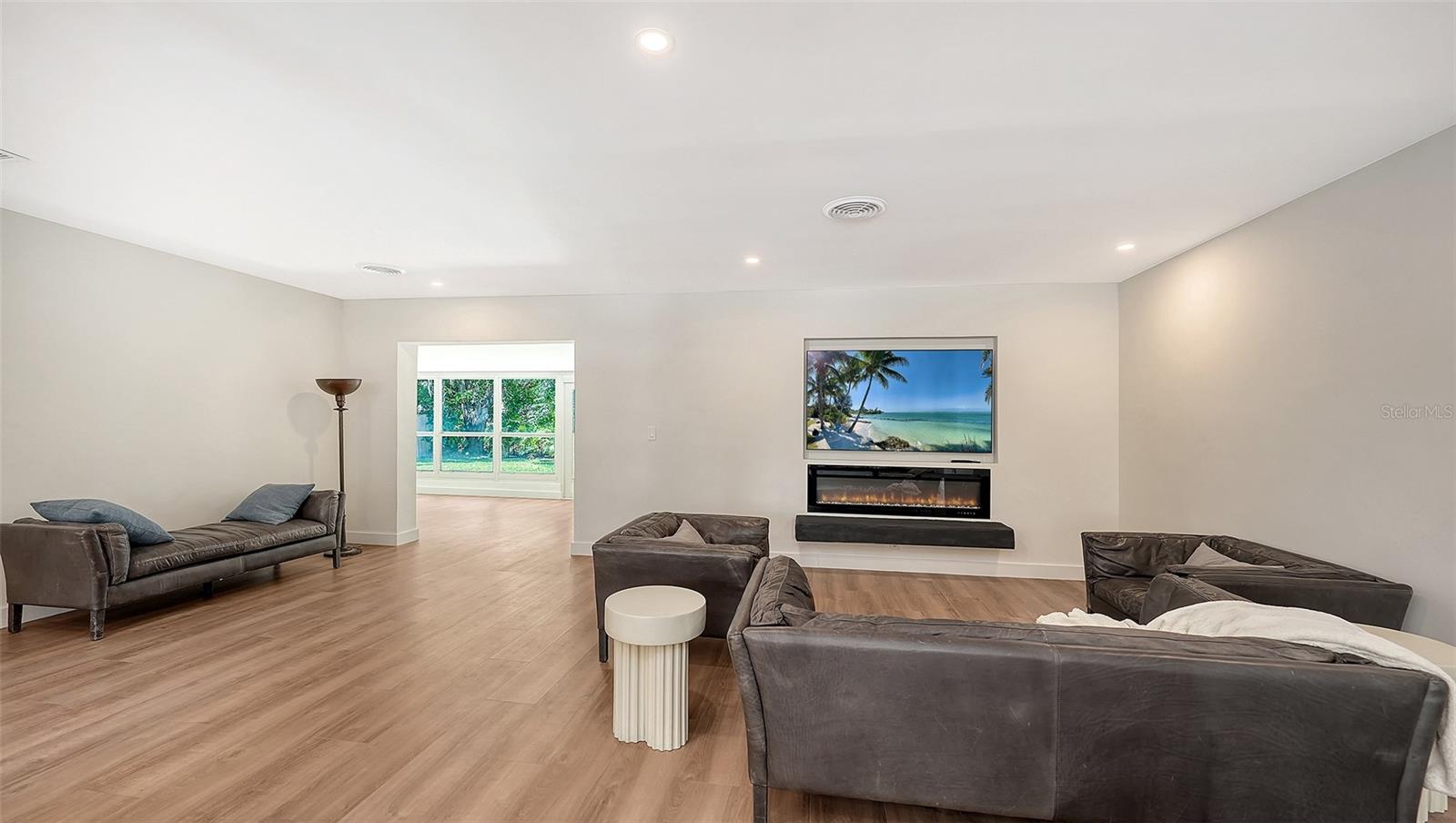 2465 Foster, Sarasota, FL 34239