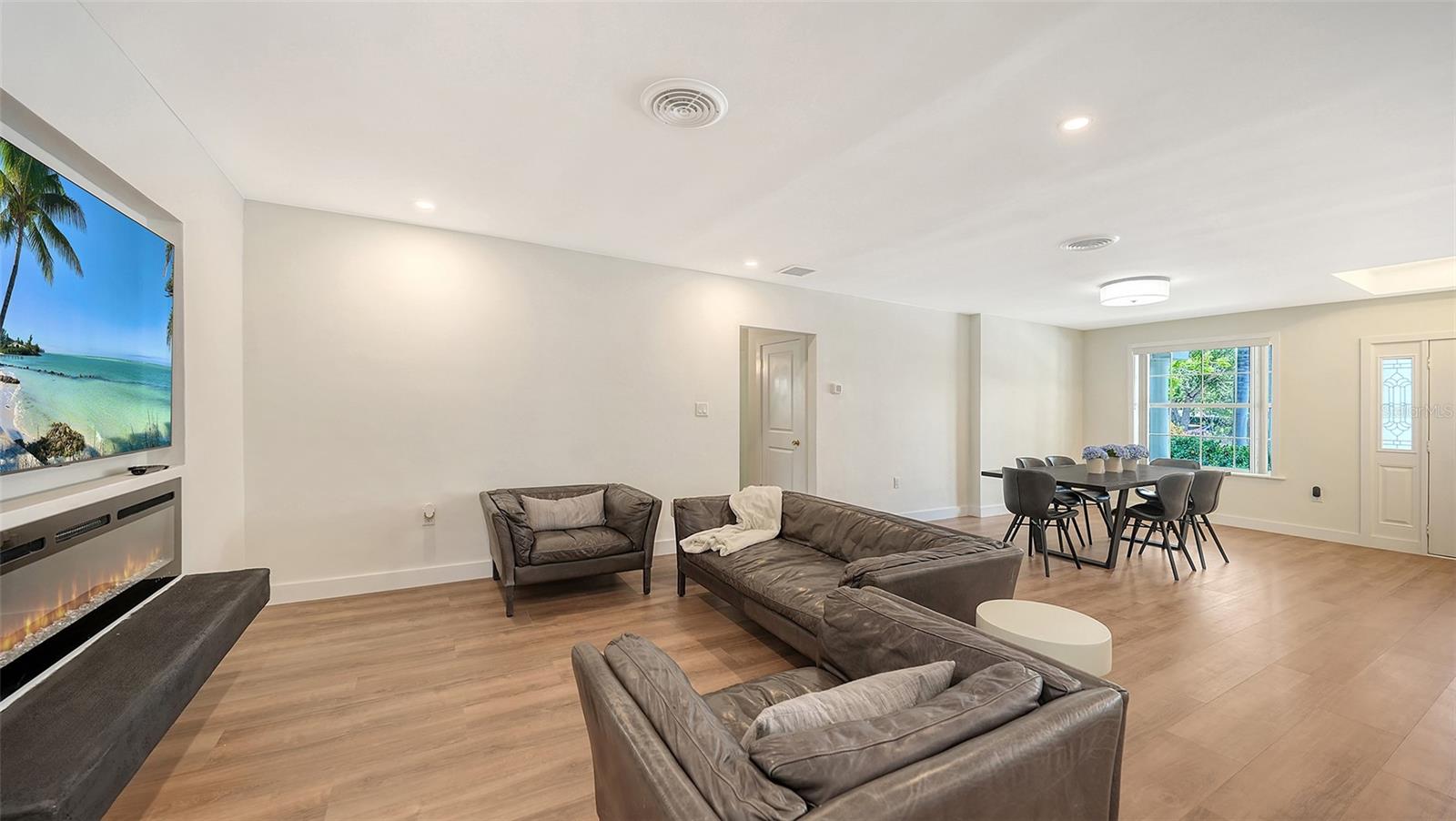 2465 Foster, Sarasota, FL 34239