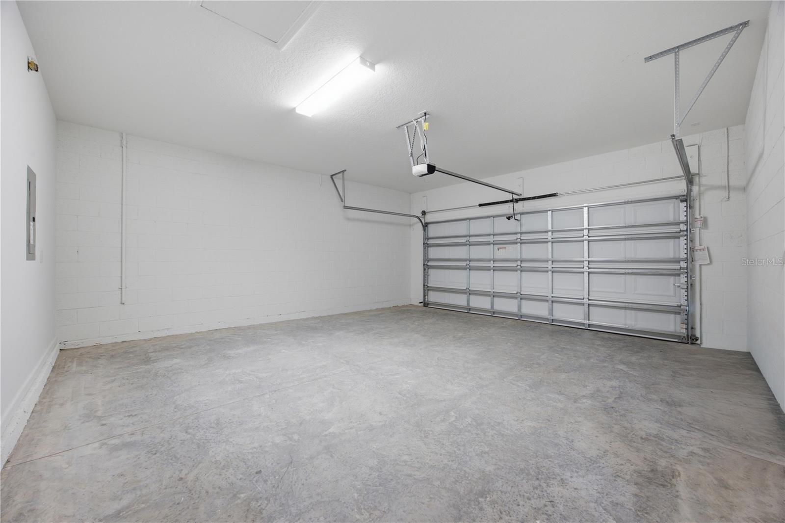 5727 Hiawassee, Okahumpka, FL 34762