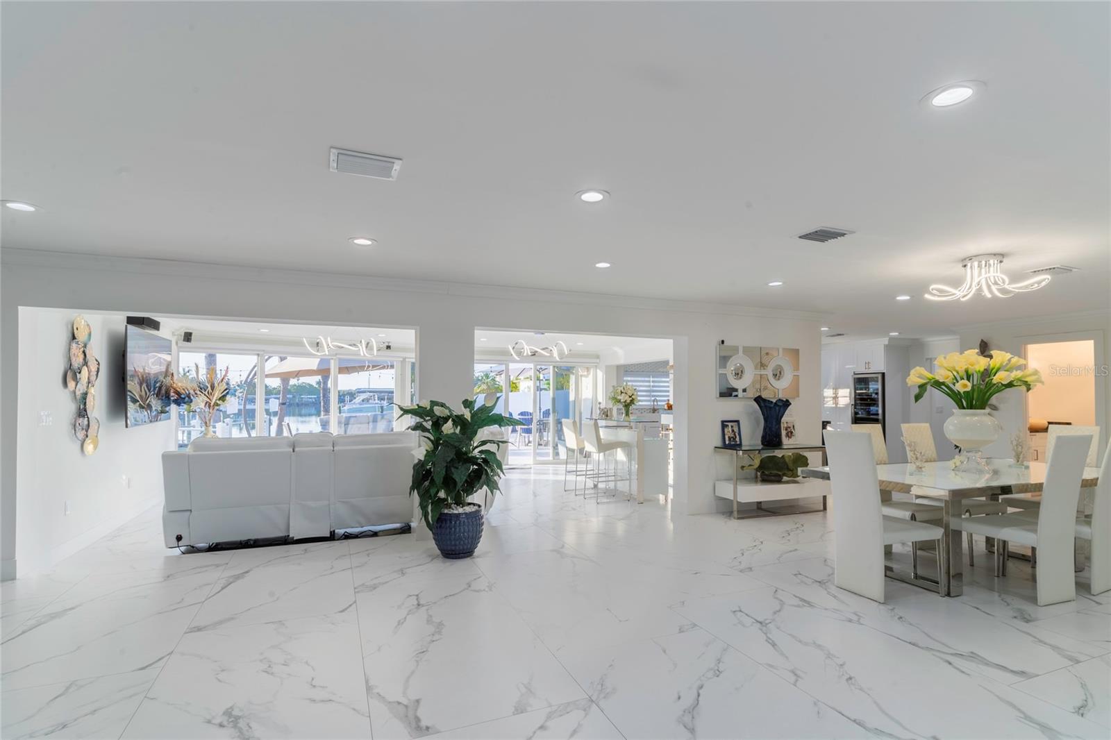 320 Harbor, Clearwater Beach, FL 33767