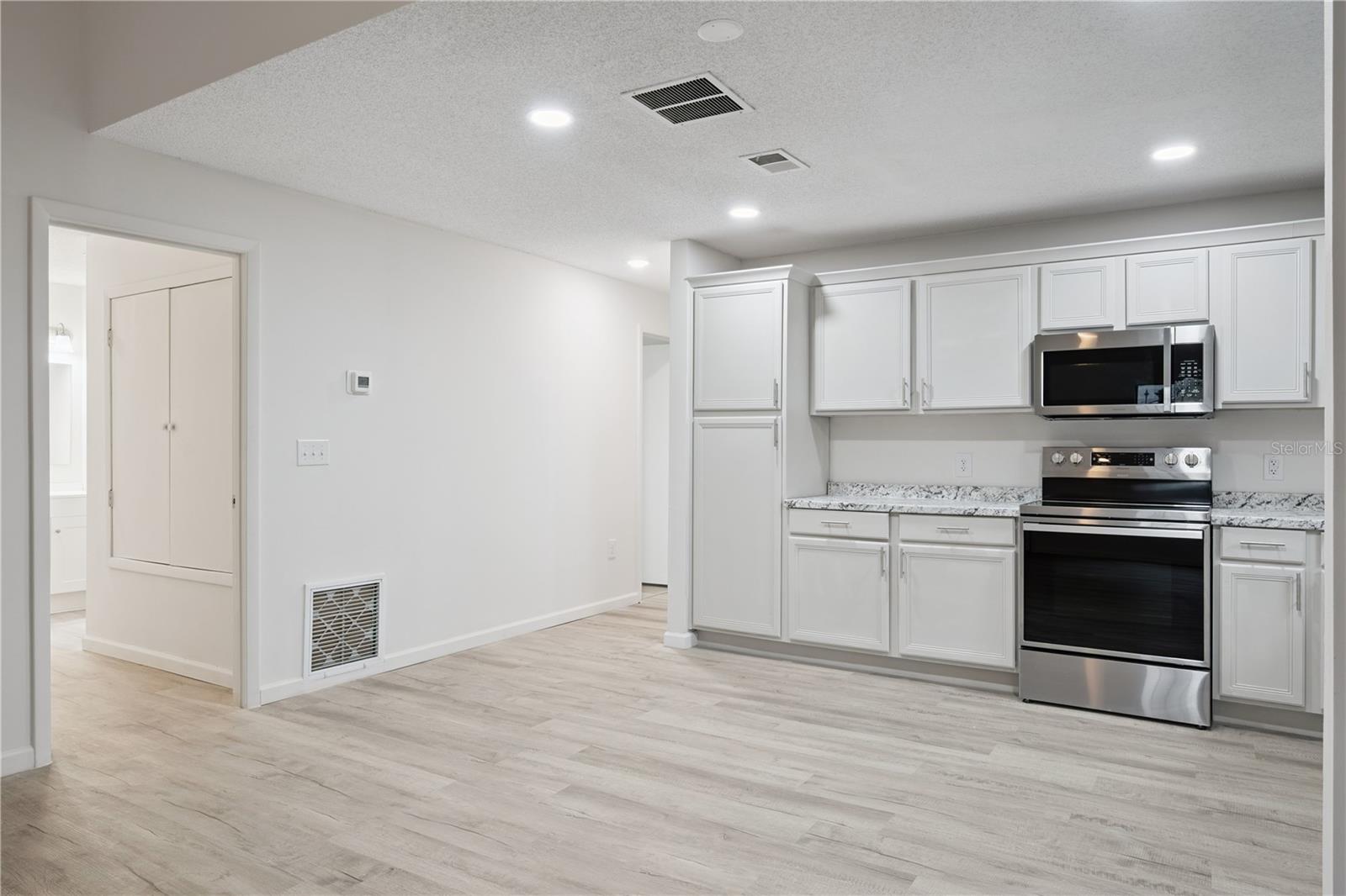 716 Grove, Orlando, FL 32805