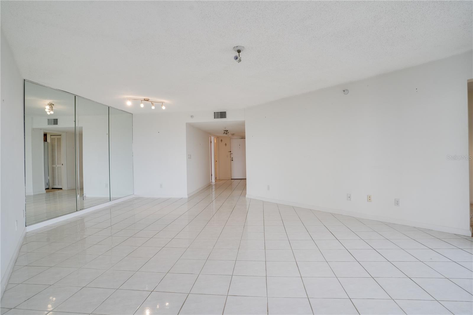 5940 Pelican Bay Unit 504, St Petersburg, FL 33707
