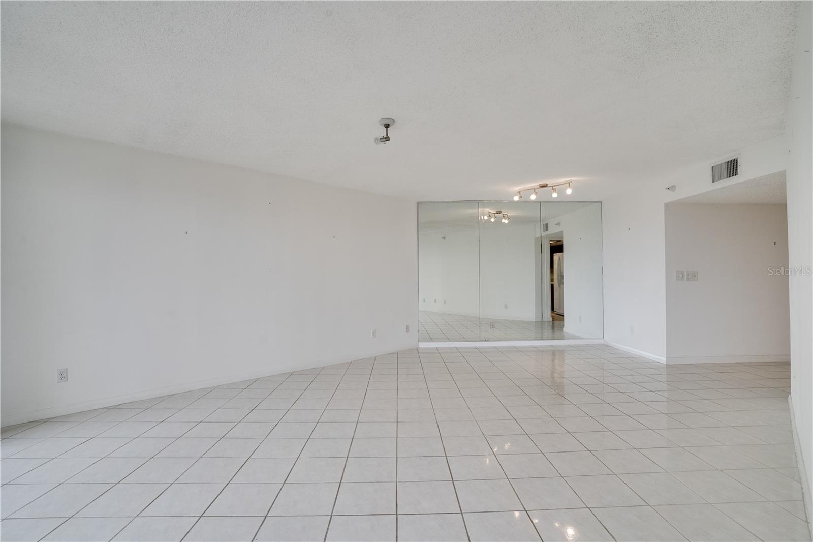 5940 Pelican Bay Unit 504, St Petersburg, FL 33707