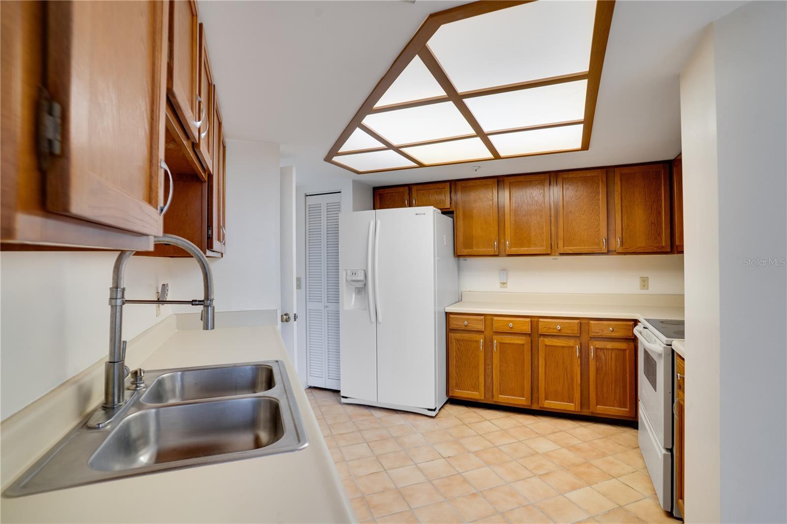 5940 Pelican Bay Unit 504, St Petersburg, FL 33707