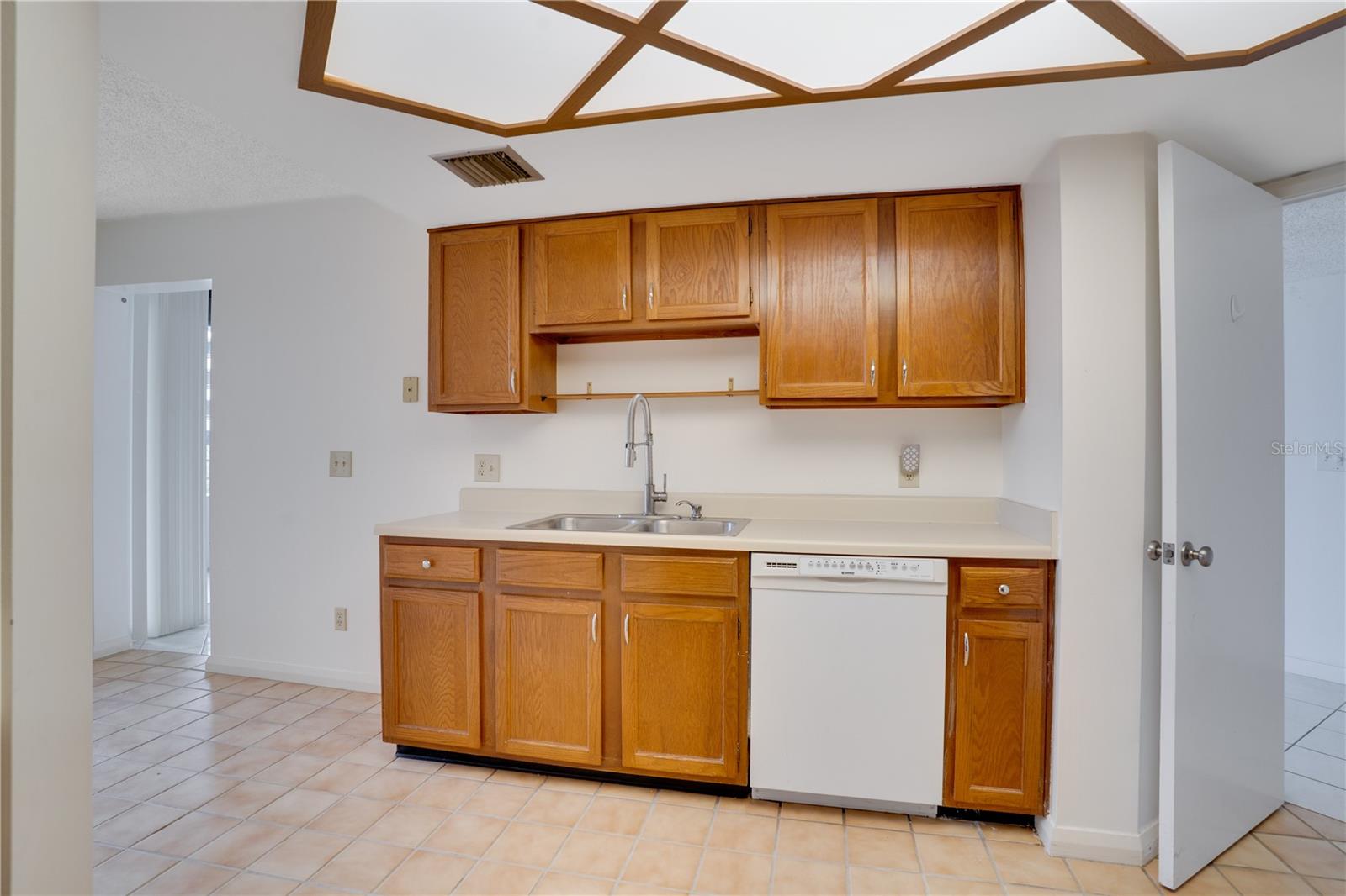 5940 Pelican Bay Unit 504, St Petersburg, FL 33707