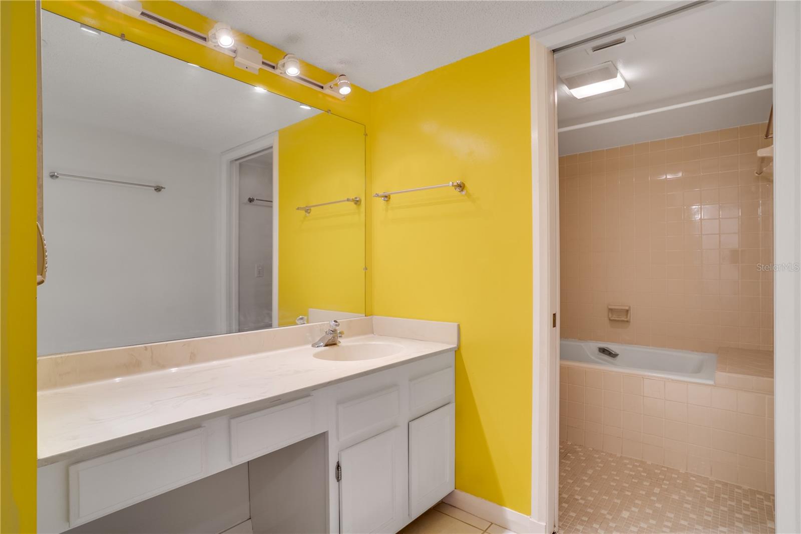 5940 Pelican Bay Unit 504, St Petersburg, FL 33707