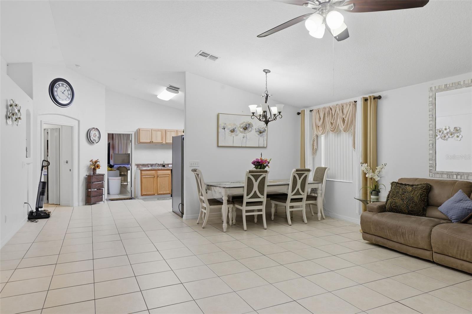 1911 Gadsen, Orlando, FL 32812