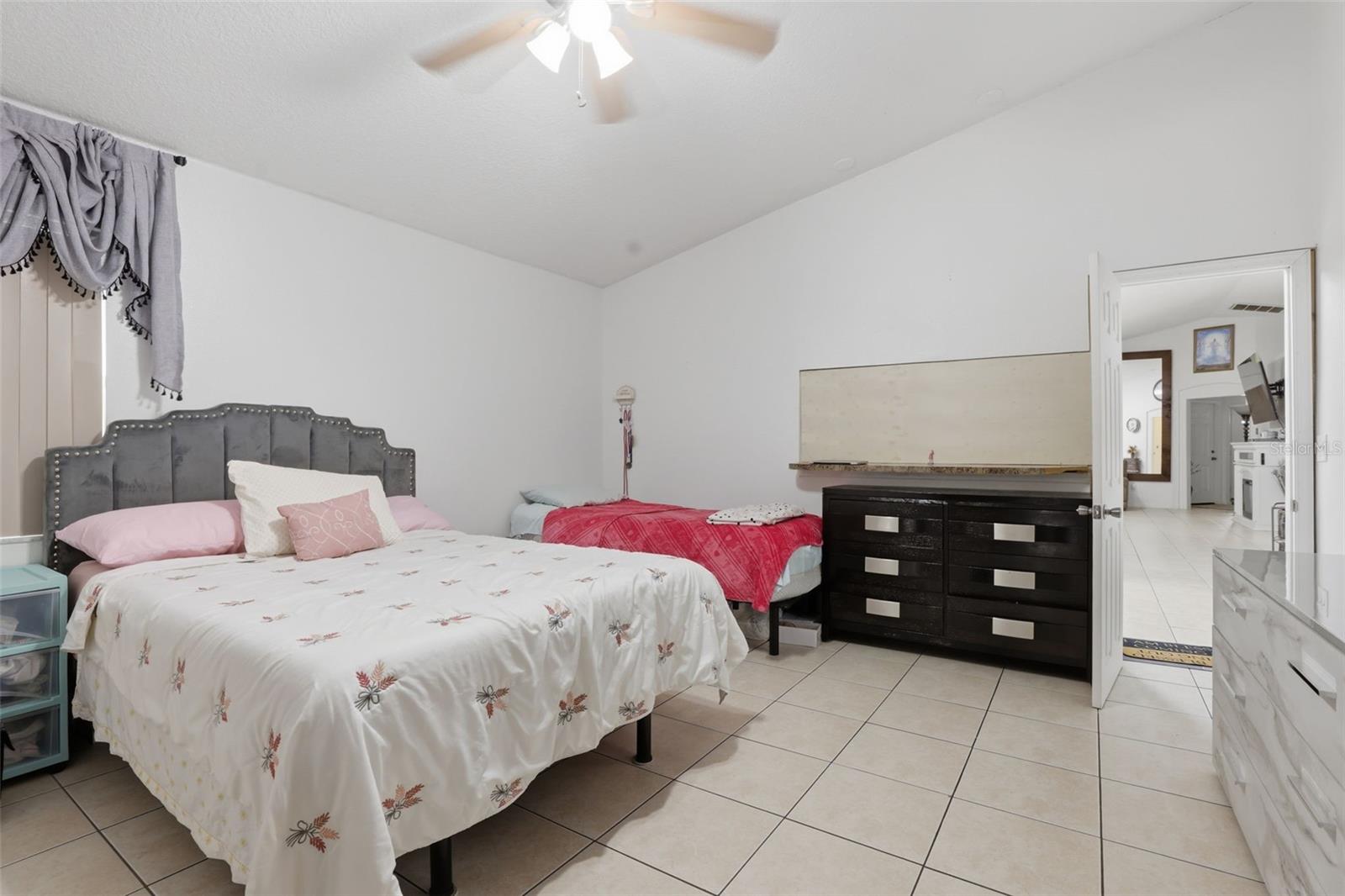 1911 Gadsen, Orlando, FL 32812