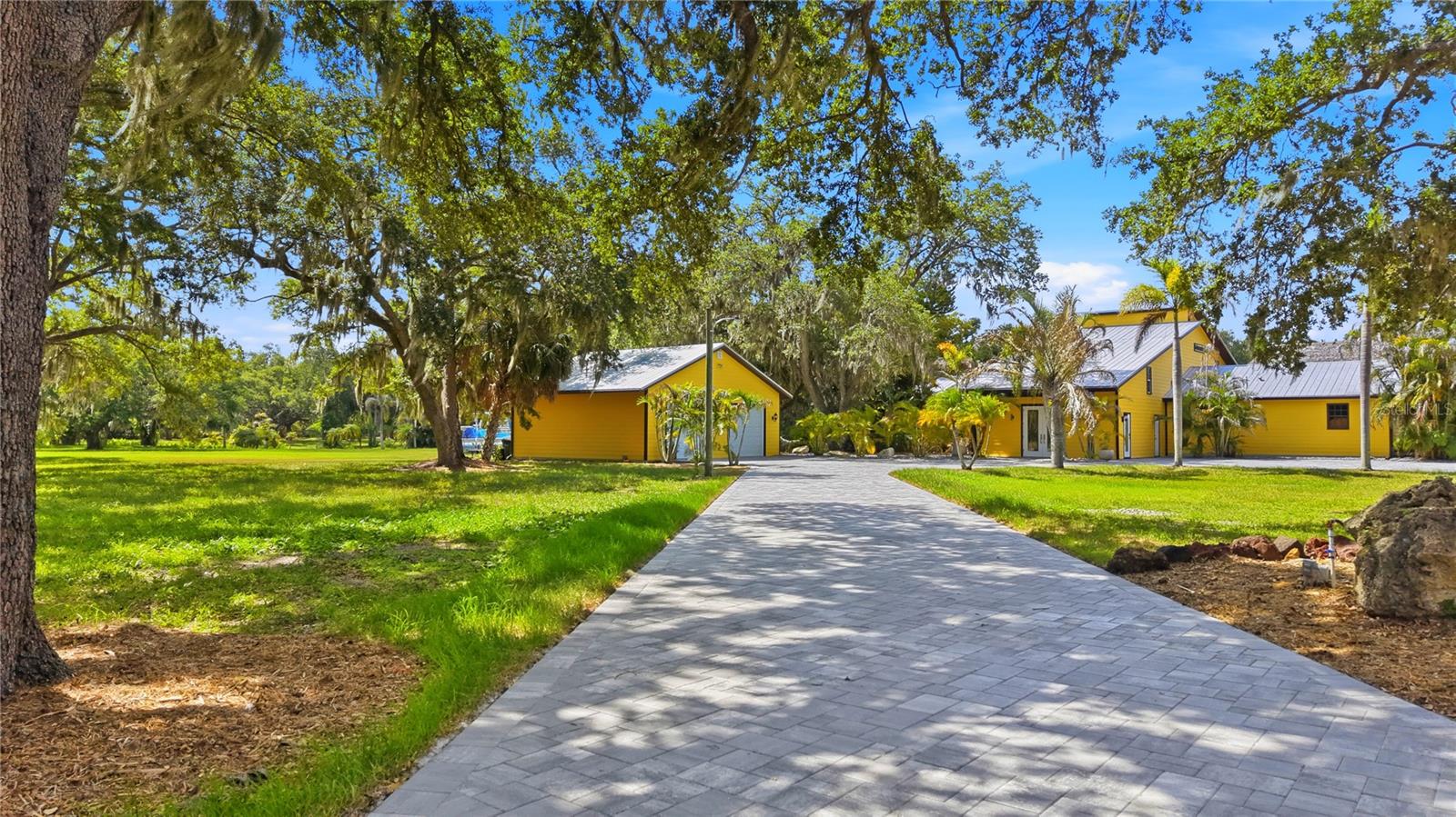 3348 Alamo, Sarasota, FL 34235