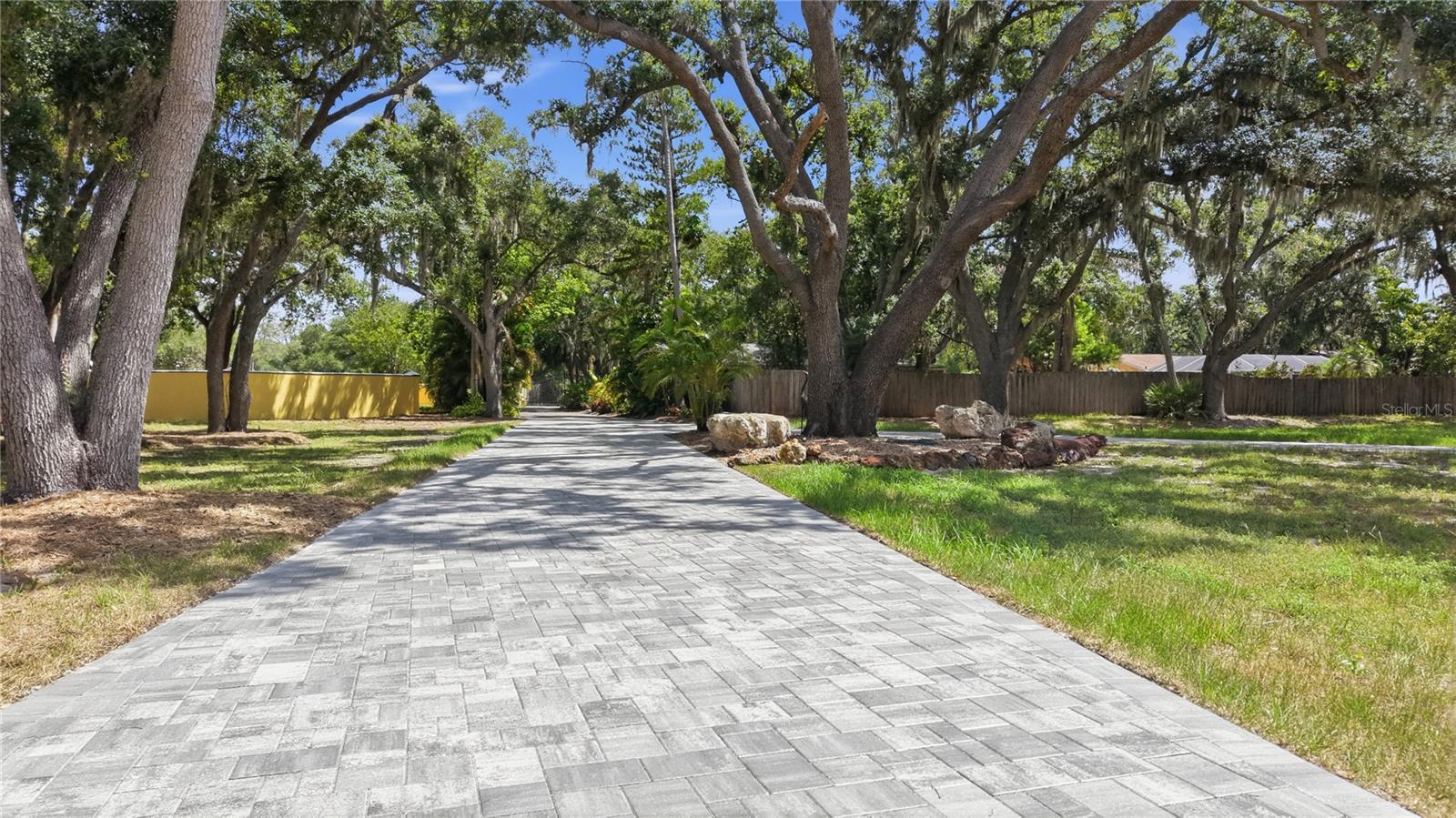 3348 Alamo, Sarasota, FL 34235