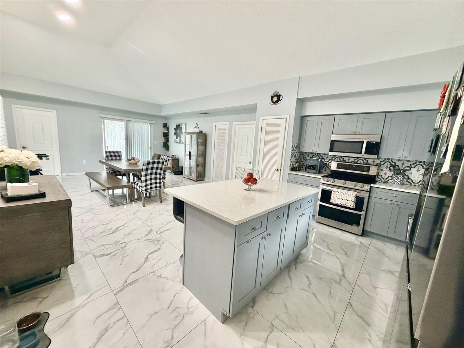 6004 Memorial, Tampa, FL 33615