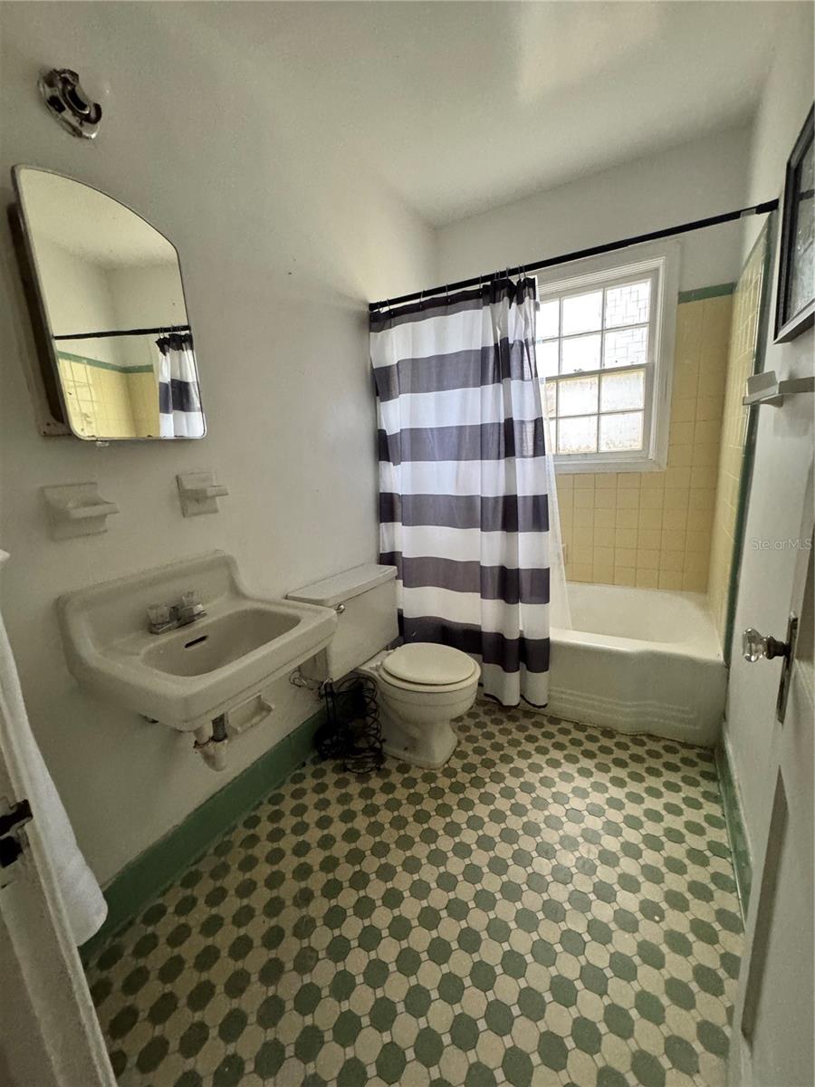 1119 25th, Gainesville, FL 32609