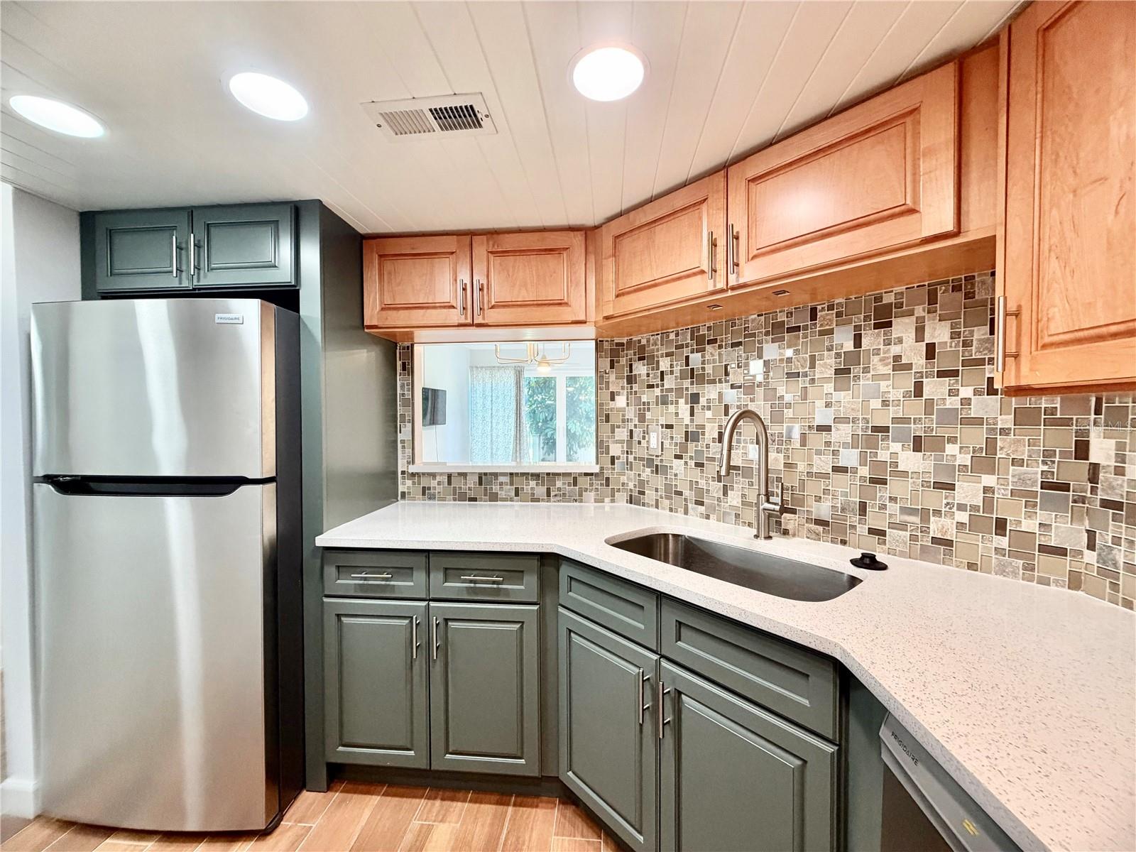 7400 Sun Island Unit 111, South Pasadena, FL 33707