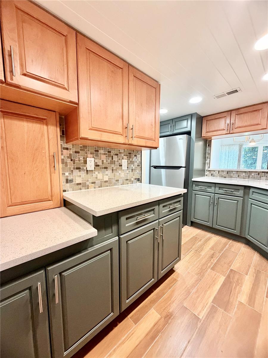 7400 Sun Island Unit 111, South Pasadena, FL 33707