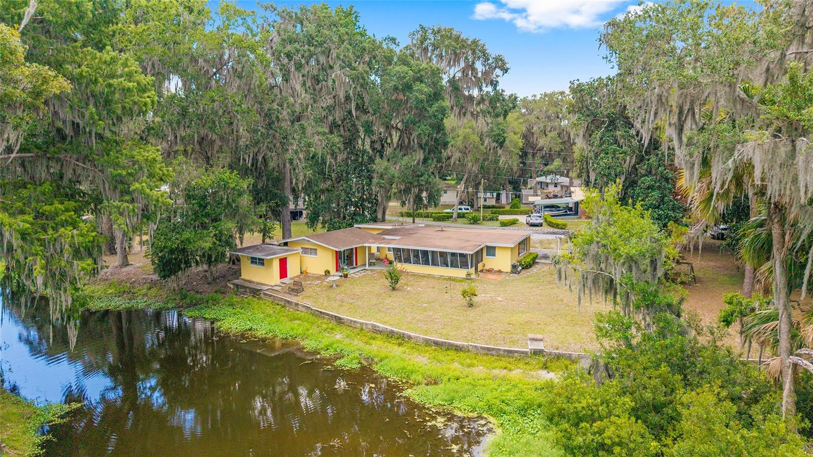 2345 Cr 453, Lake Panasoffkee, FL 33538
