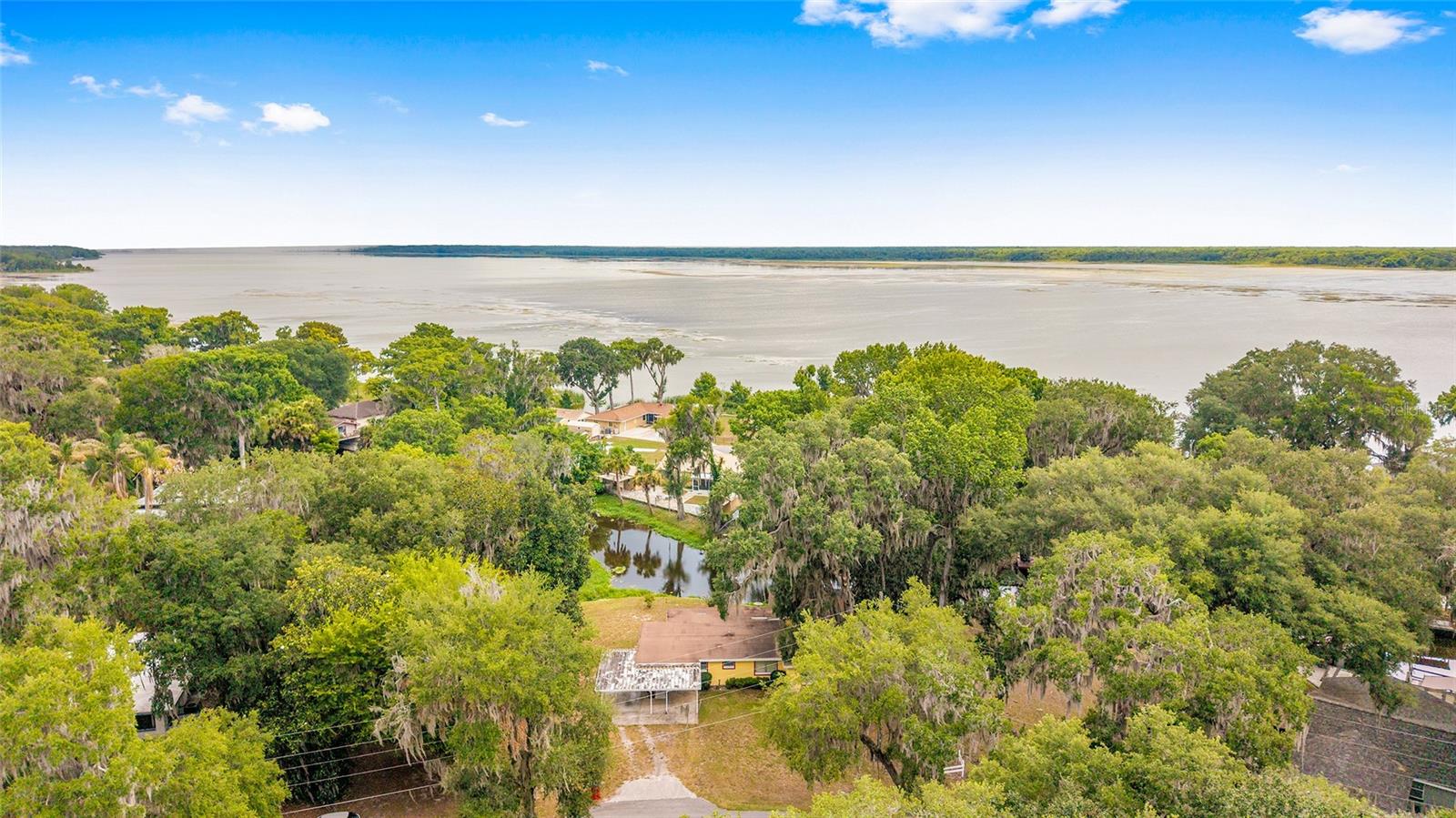 2345 Cr 453, Lake Panasoffkee, FL 33538