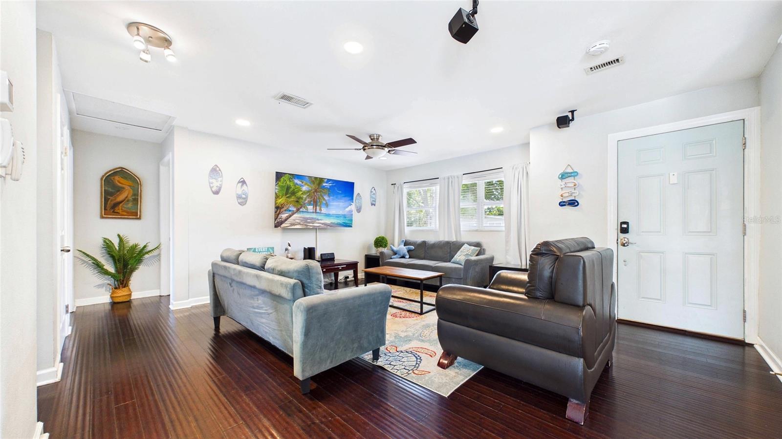 6400 Pelican, St Petersburg, FL 33707