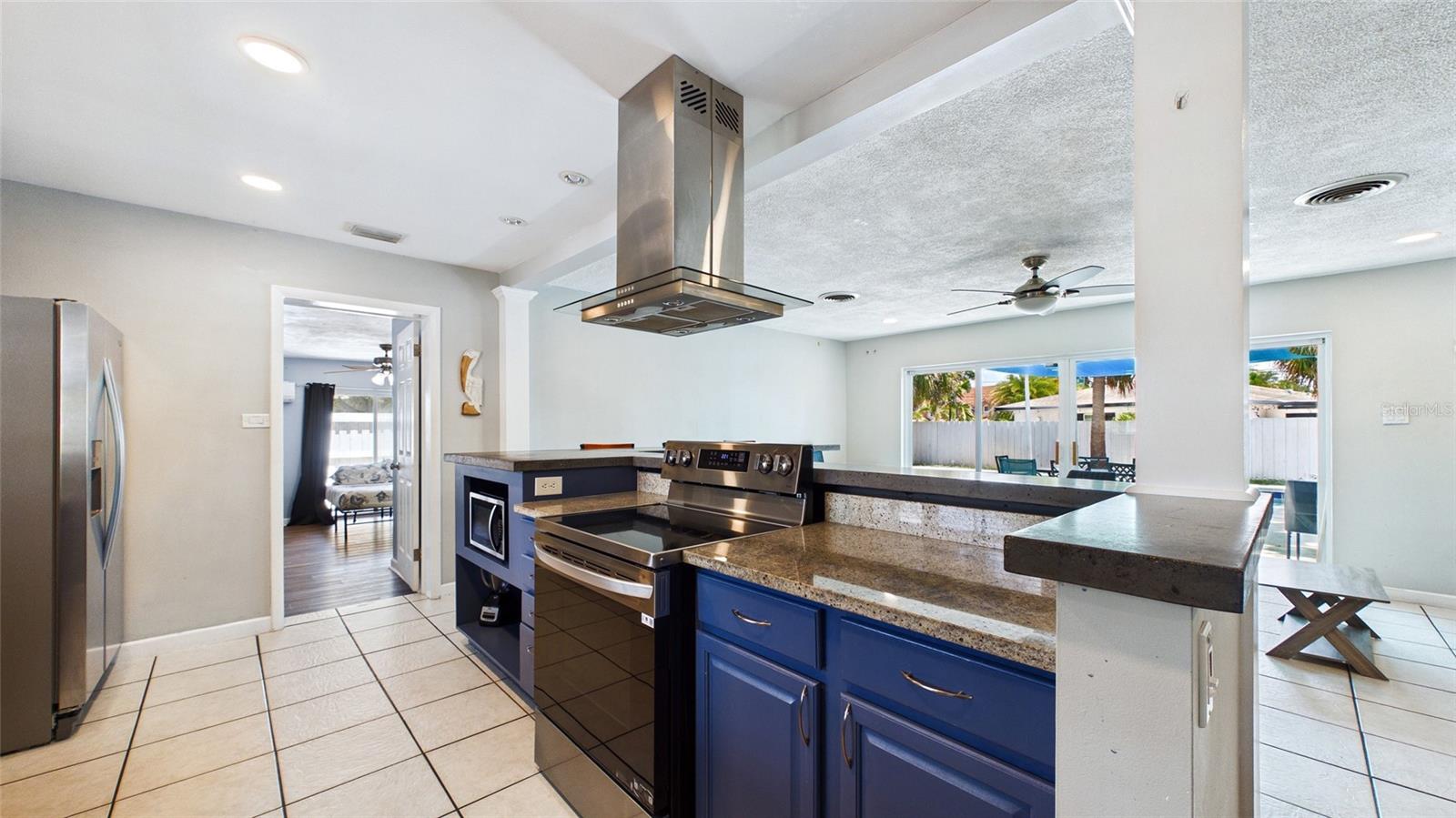 6400 Pelican, St Petersburg, FL 33707