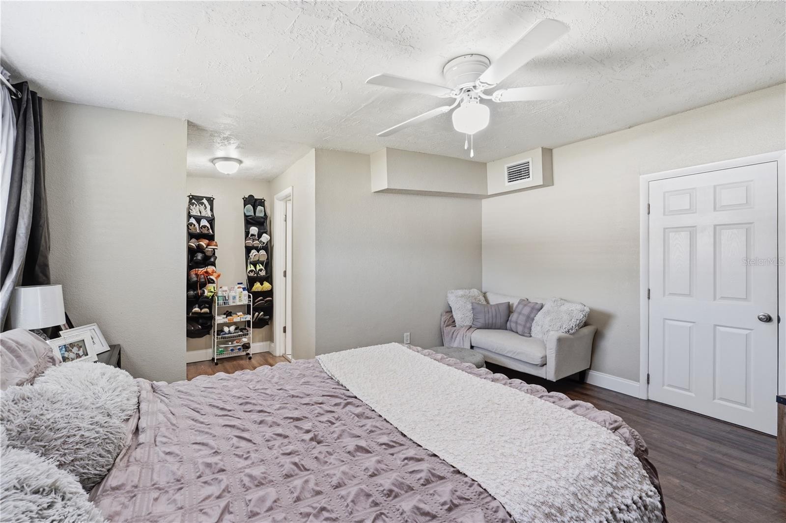1410 Kozart, Orlando, FL 32811