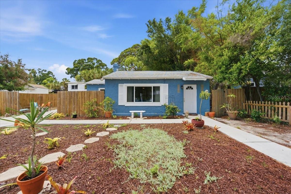 745 Alamanda, St Petersburg, FL 33705