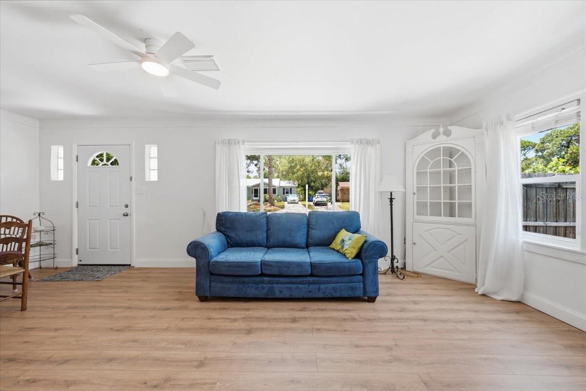 745 Alamanda, St Petersburg, FL 33705