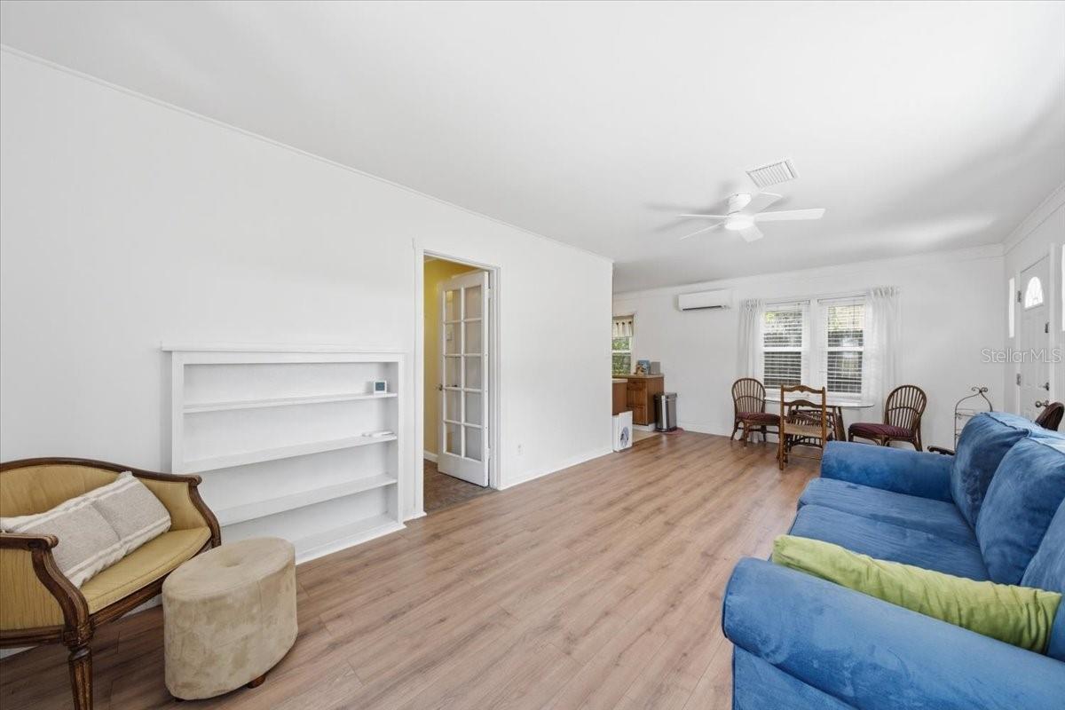 745 Alamanda, St Petersburg, FL 33705