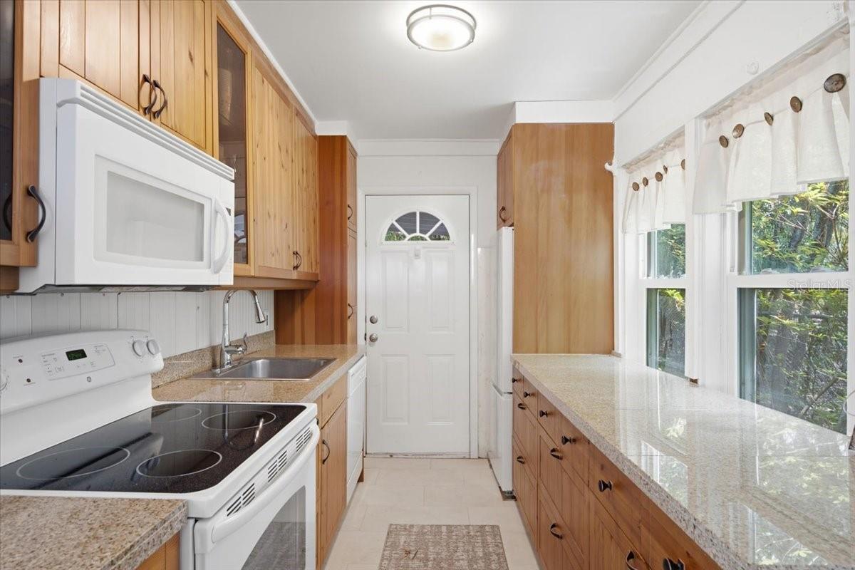 745 Alamanda, St Petersburg, FL 33705