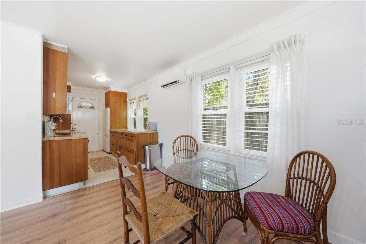745 Alamanda, St Petersburg, FL 33705