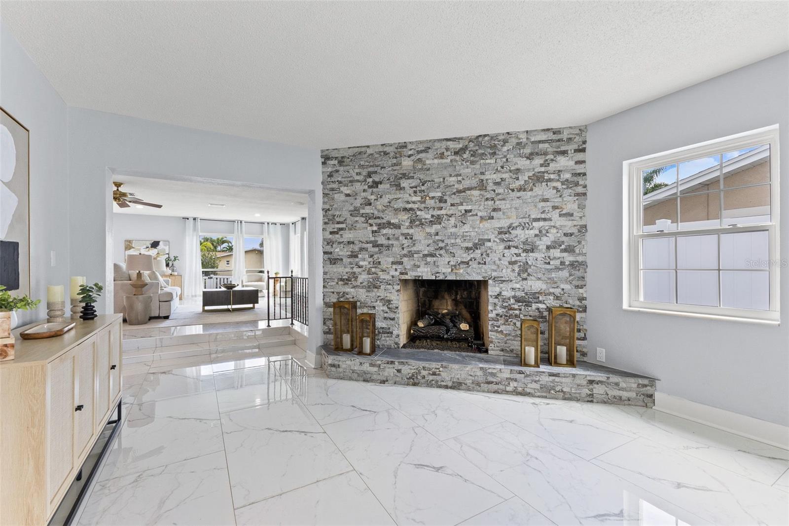 4000 14th, St Petersburg, FL 33703
