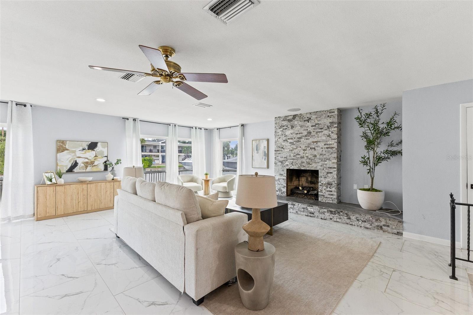 4000 14th, St Petersburg, FL 33703